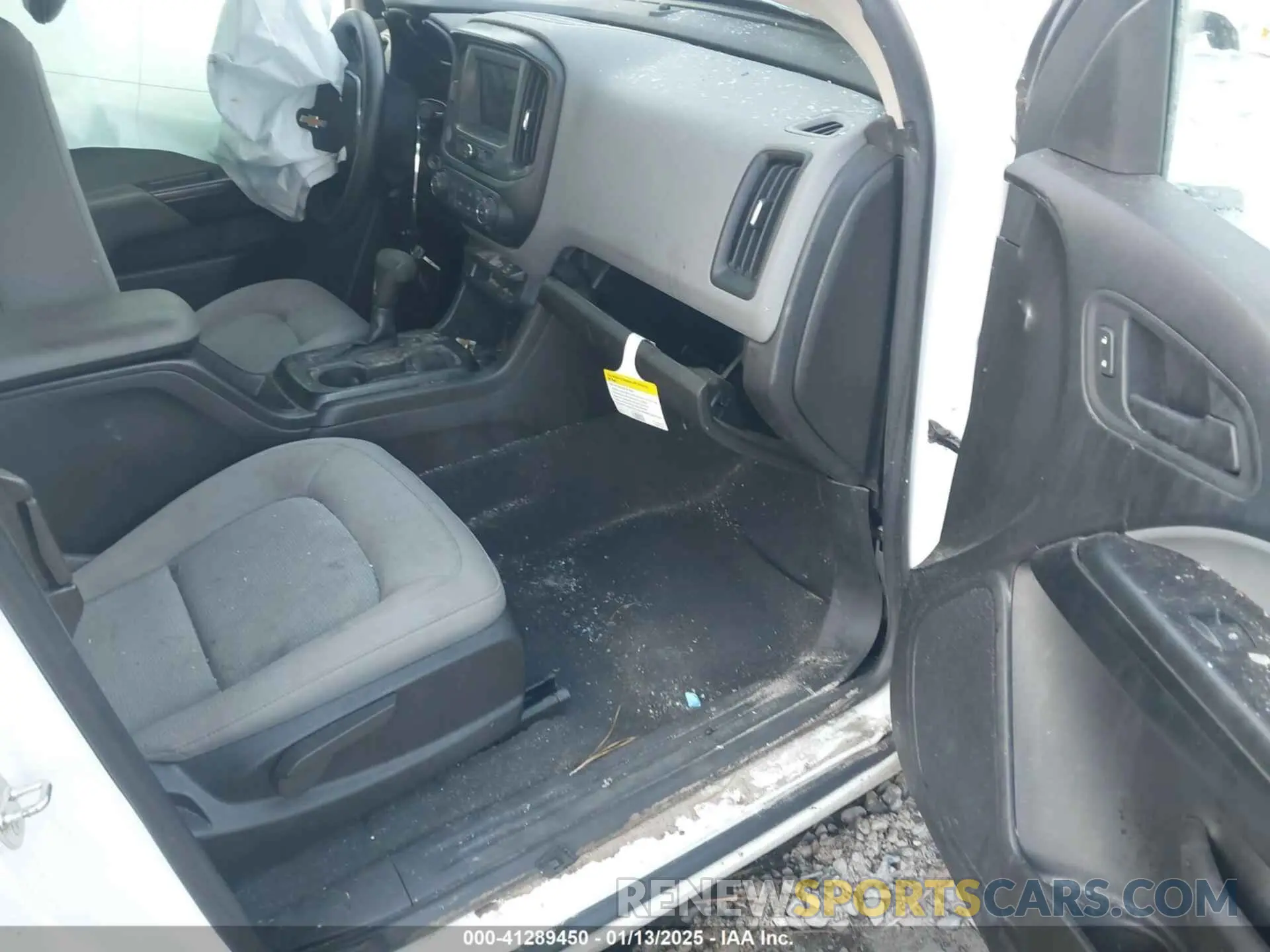 5 Photograph of a damaged car 1GCHSBEA8K1221532 CHEVROLET COLORADO 2019