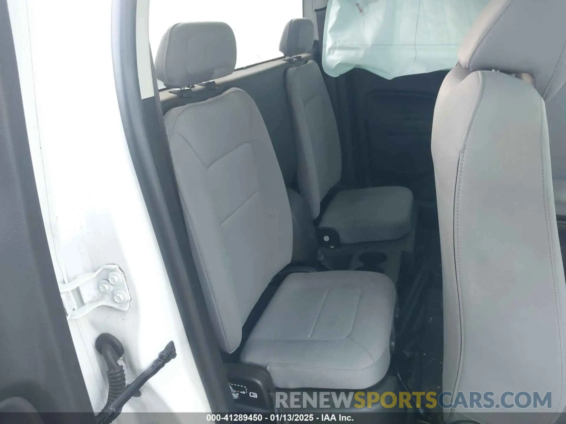 8 Photograph of a damaged car 1GCHSBEA8K1221532 CHEVROLET COLORADO 2019