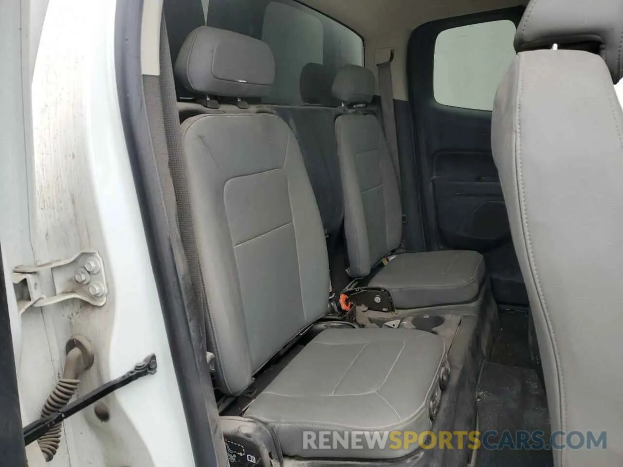 10 Photograph of a damaged car 1GCHSBEA8K1334641 CHEVROLET COLORADO 2019