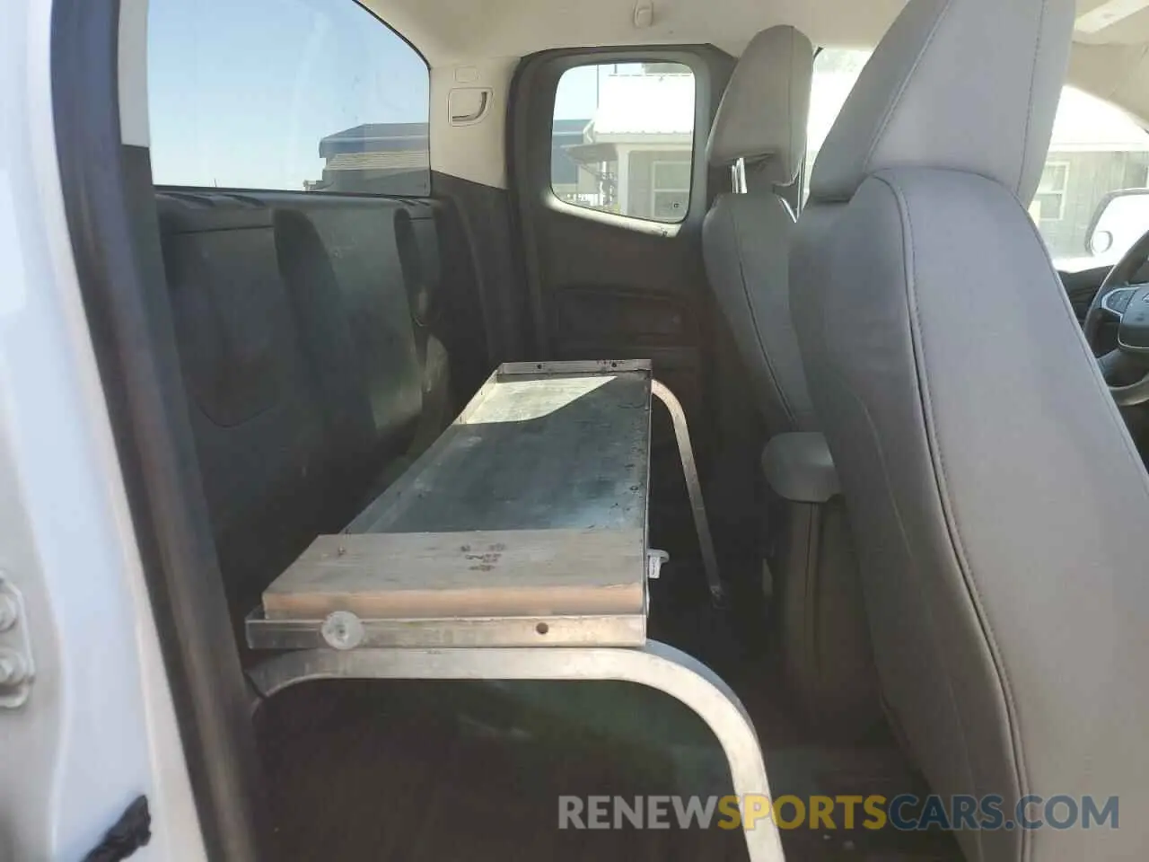 10 Photograph of a damaged car 1GCHSBEA9K1151989 CHEVROLET COLORADO 2019
