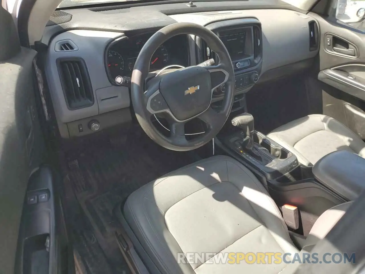 8 Photograph of a damaged car 1GCHSBEA9K1151989 CHEVROLET COLORADO 2019