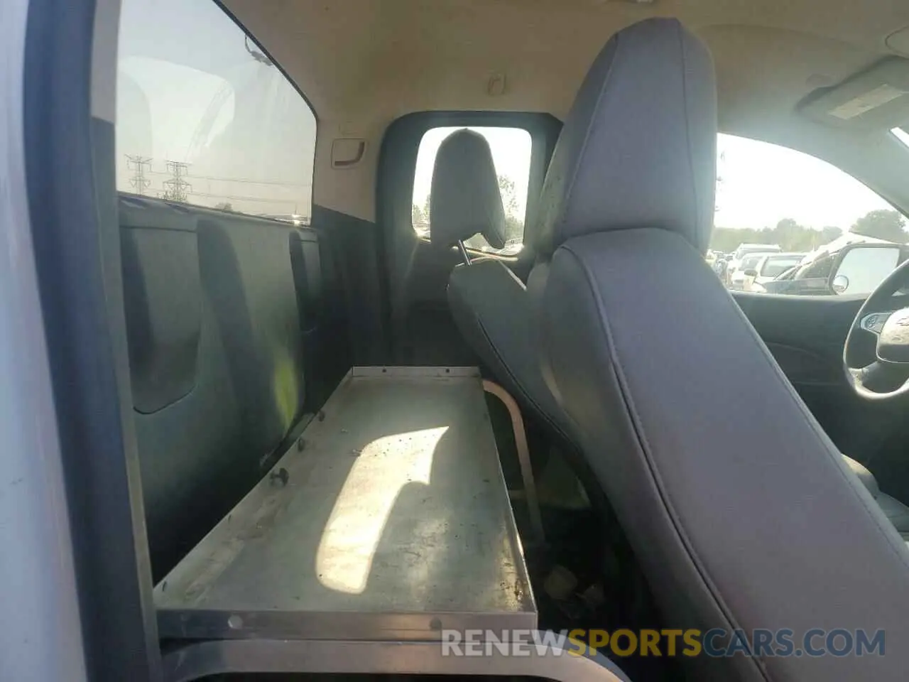 10 Photograph of a damaged car 1GCHSBEA9K1280878 CHEVROLET COLORADO 2019
