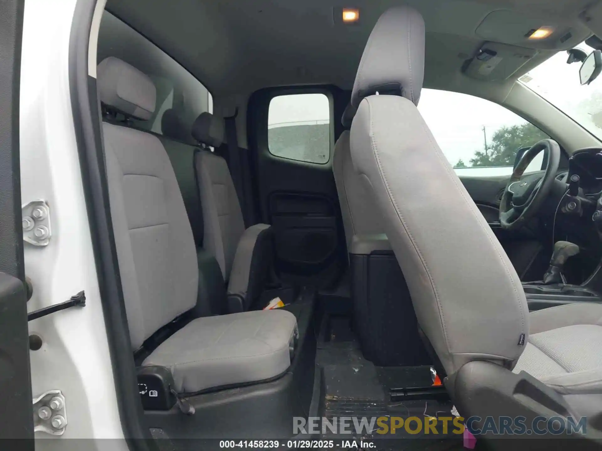 8 Photograph of a damaged car 1GCHSBEN2K1128072 CHEVROLET COLORADO 2019