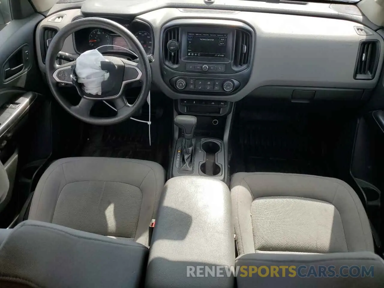 8 Photograph of a damaged car 1GCHSBEN2K1269370 CHEVROLET COLORADO 2019