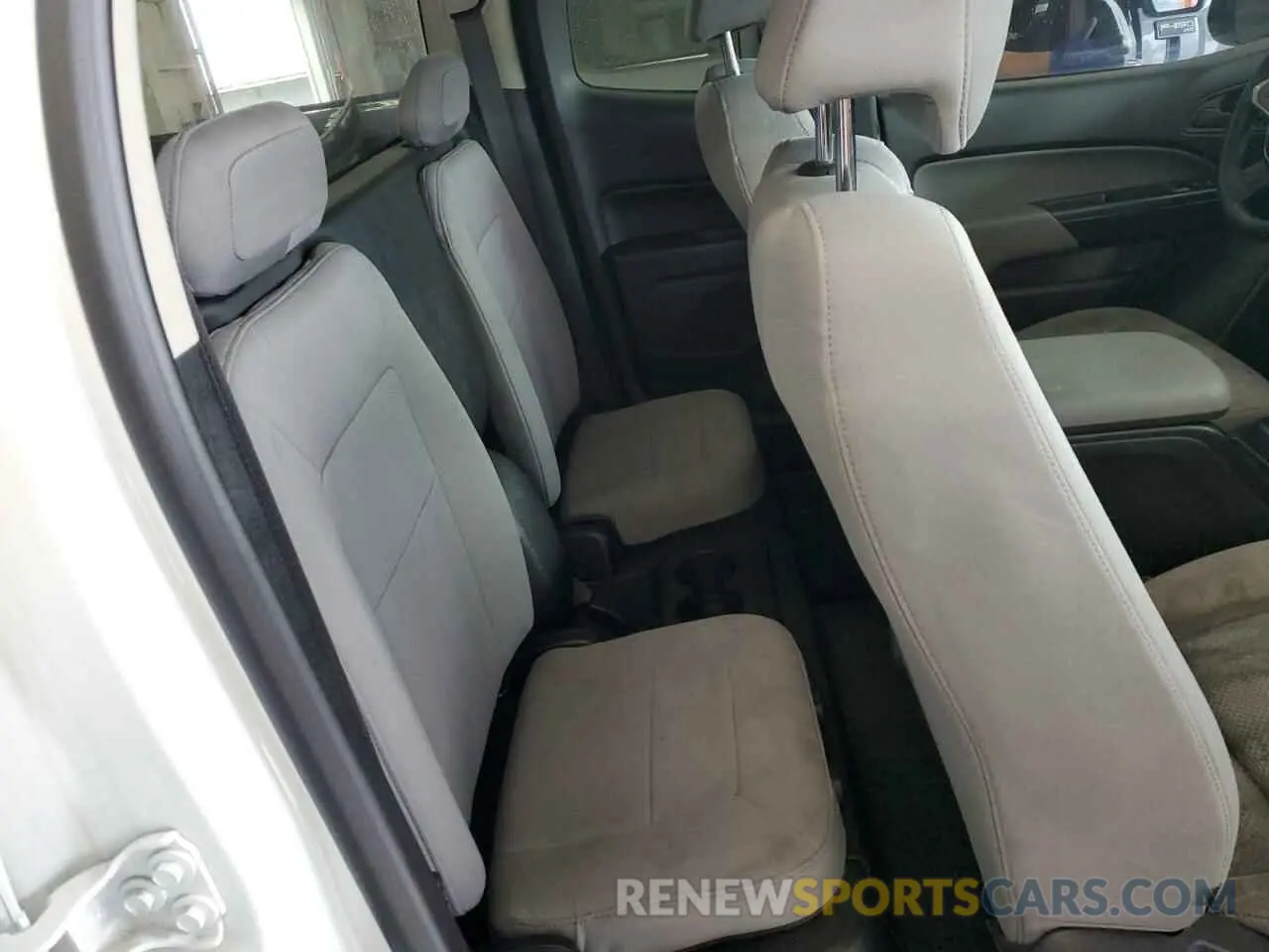 10 Photograph of a damaged car 1GCHSBEN5K1136649 CHEVROLET COLORADO 2019