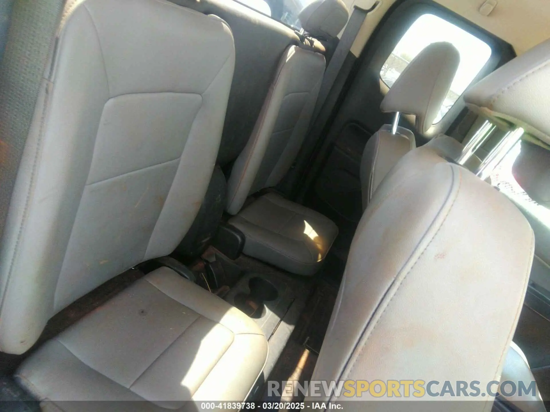 8 Photograph of a damaged car 1GCHSBEN7K1118301 CHEVROLET COLORADO 2019