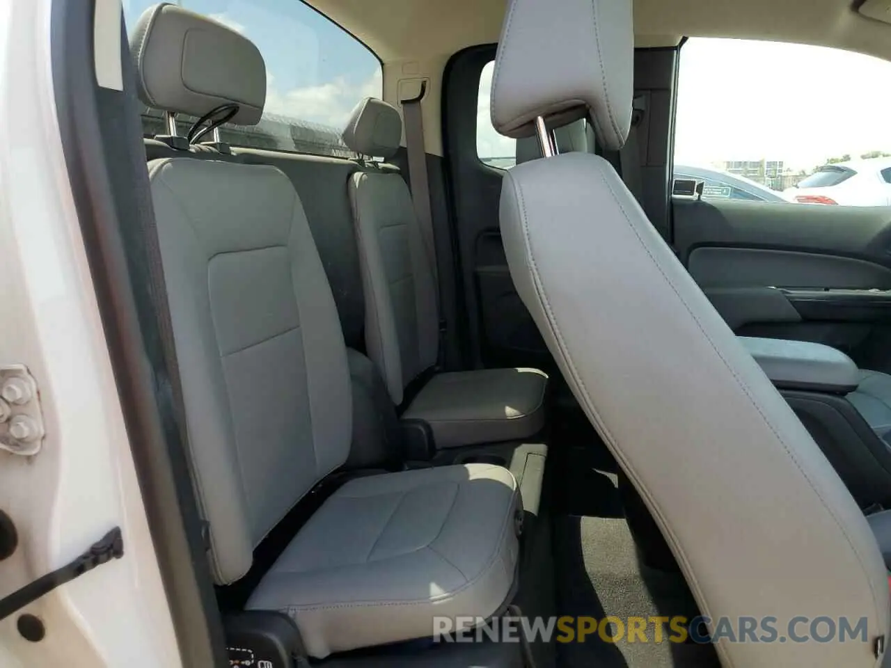 10 Photograph of a damaged car 1GCHSBEN9K1298994 CHEVROLET COLORADO 2019