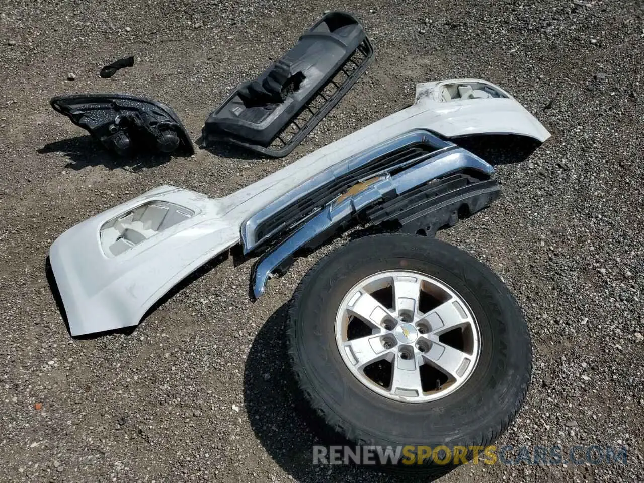 12 Photograph of a damaged car 1GCHSBEN9K1298994 CHEVROLET COLORADO 2019