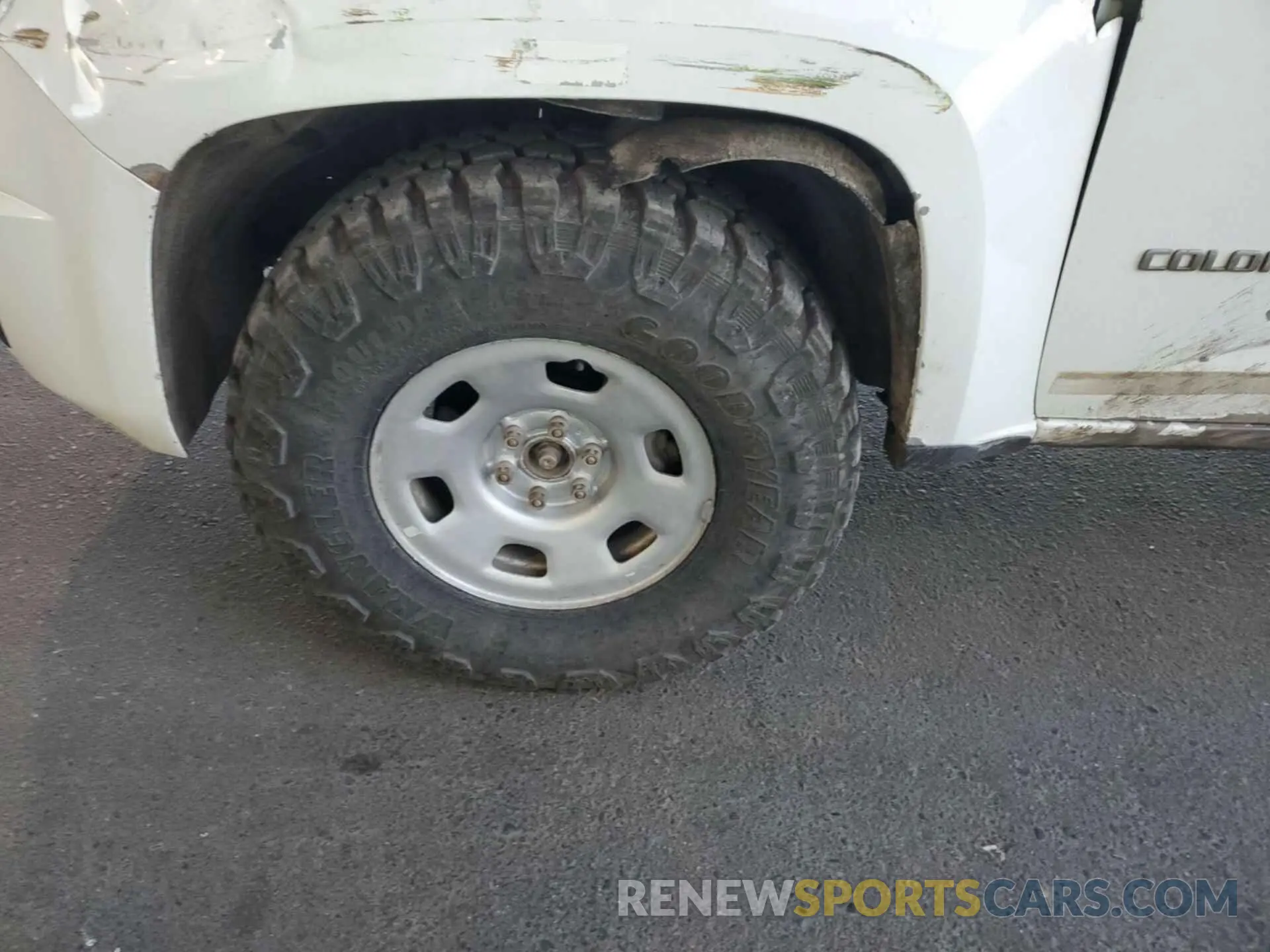 29 Photograph of a damaged car 1GCHTBEA3K1175332 CHEVROLET COLORADO 2019