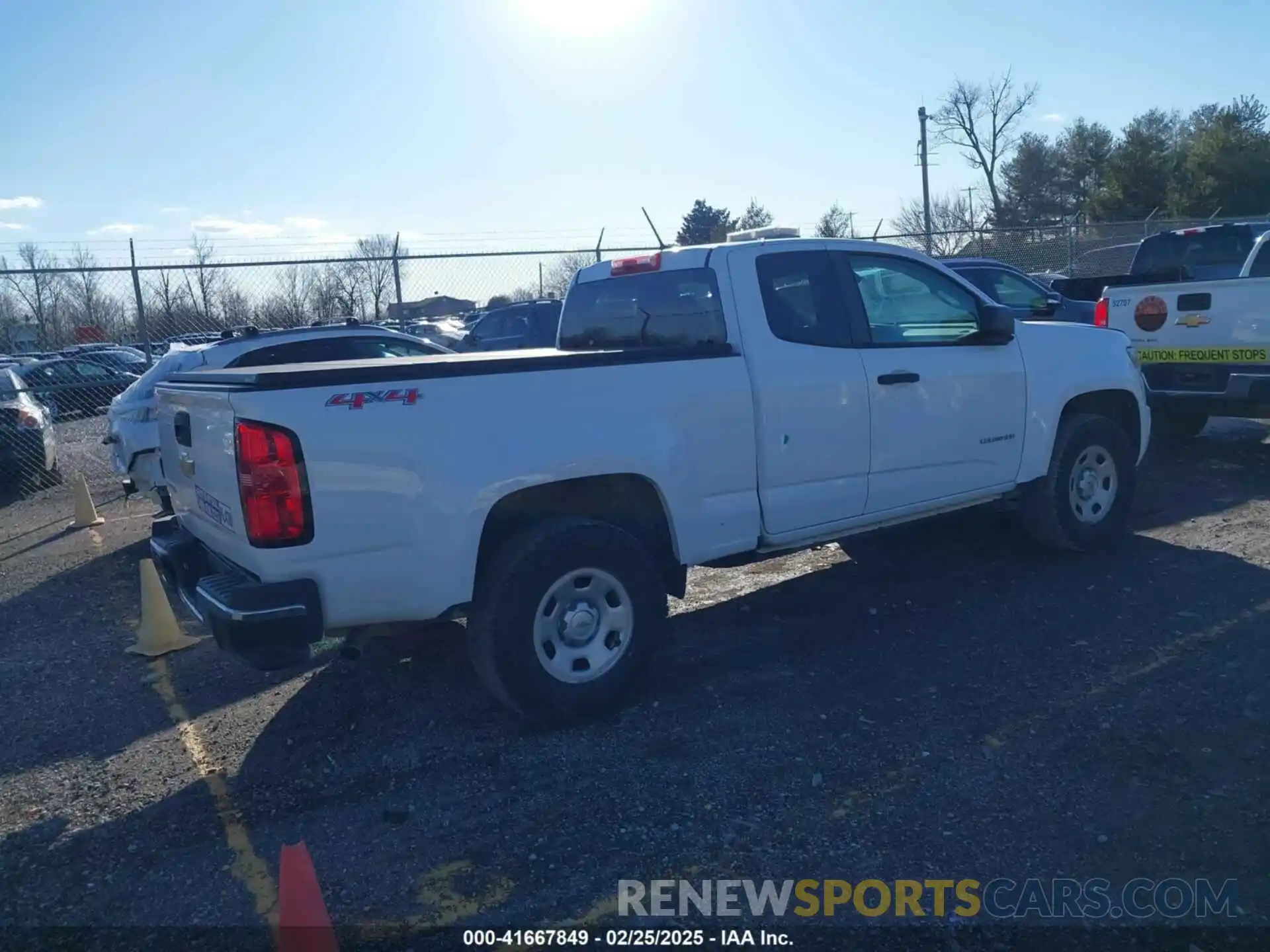 4 Photograph of a damaged car 1GCHTBEA3K1233097 CHEVROLET COLORADO 2019