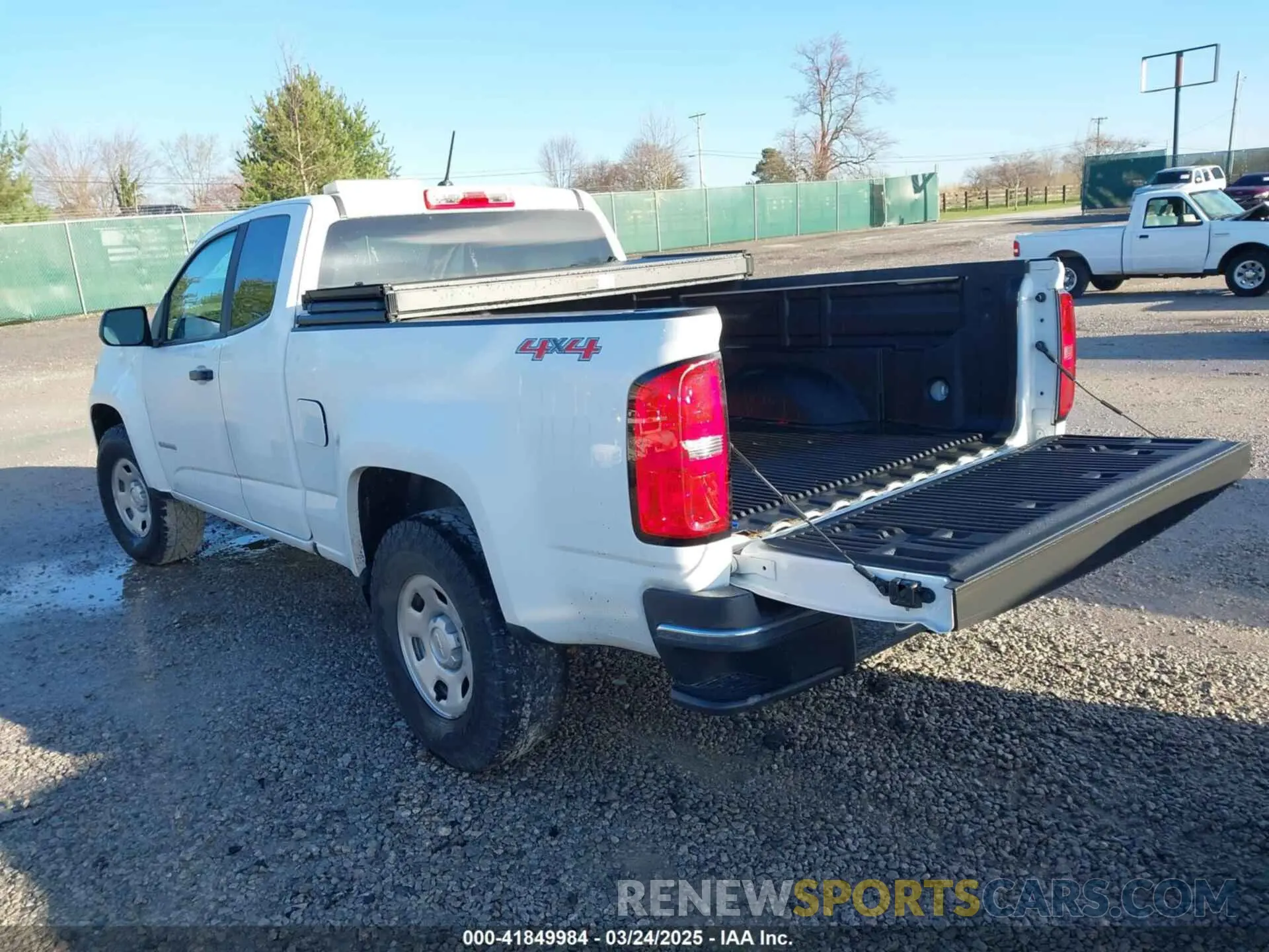 3 Photograph of a damaged car 1GCHTBEA4K1219239 CHEVROLET COLORADO 2019