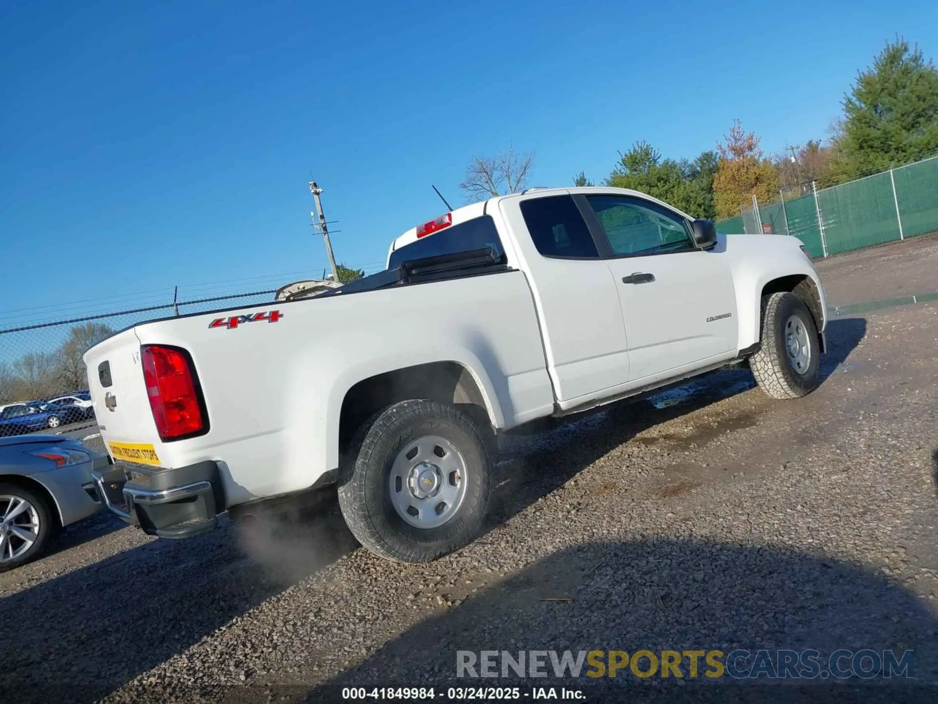 4 Photograph of a damaged car 1GCHTBEA4K1219239 CHEVROLET COLORADO 2019