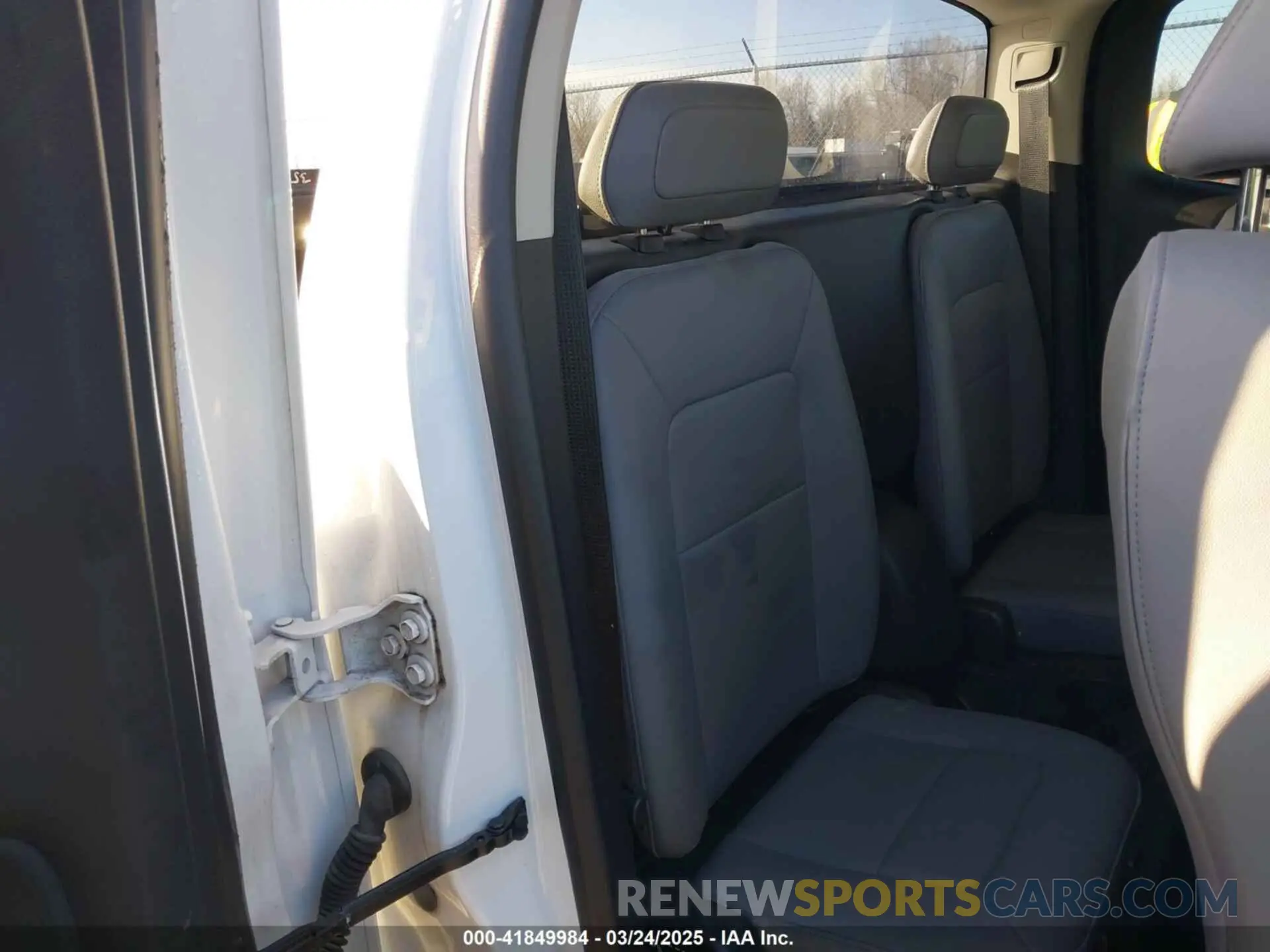 8 Photograph of a damaged car 1GCHTBEA4K1219239 CHEVROLET COLORADO 2019