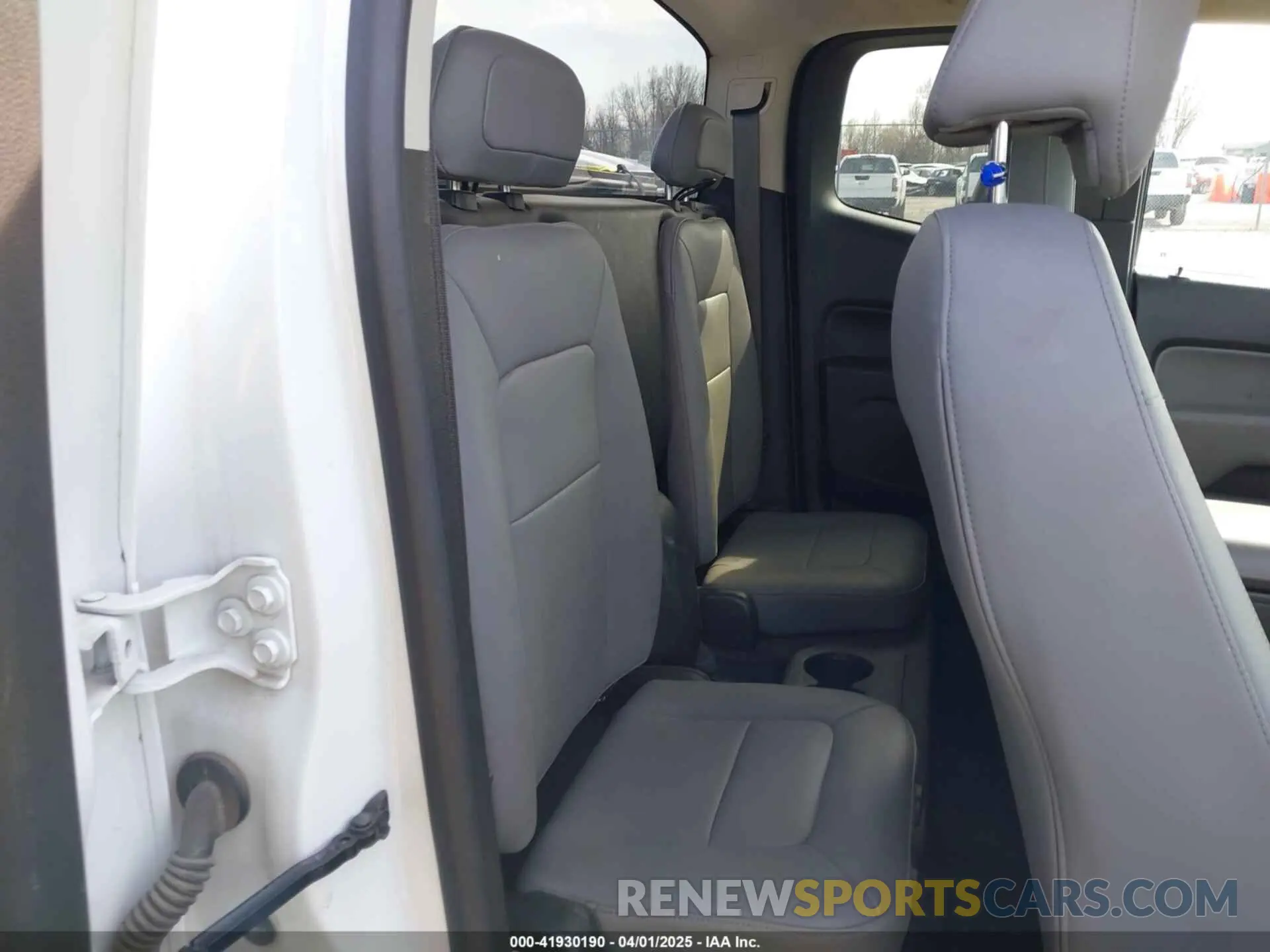 8 Photograph of a damaged car 1GCHTBEA7K1220742 CHEVROLET COLORADO 2019