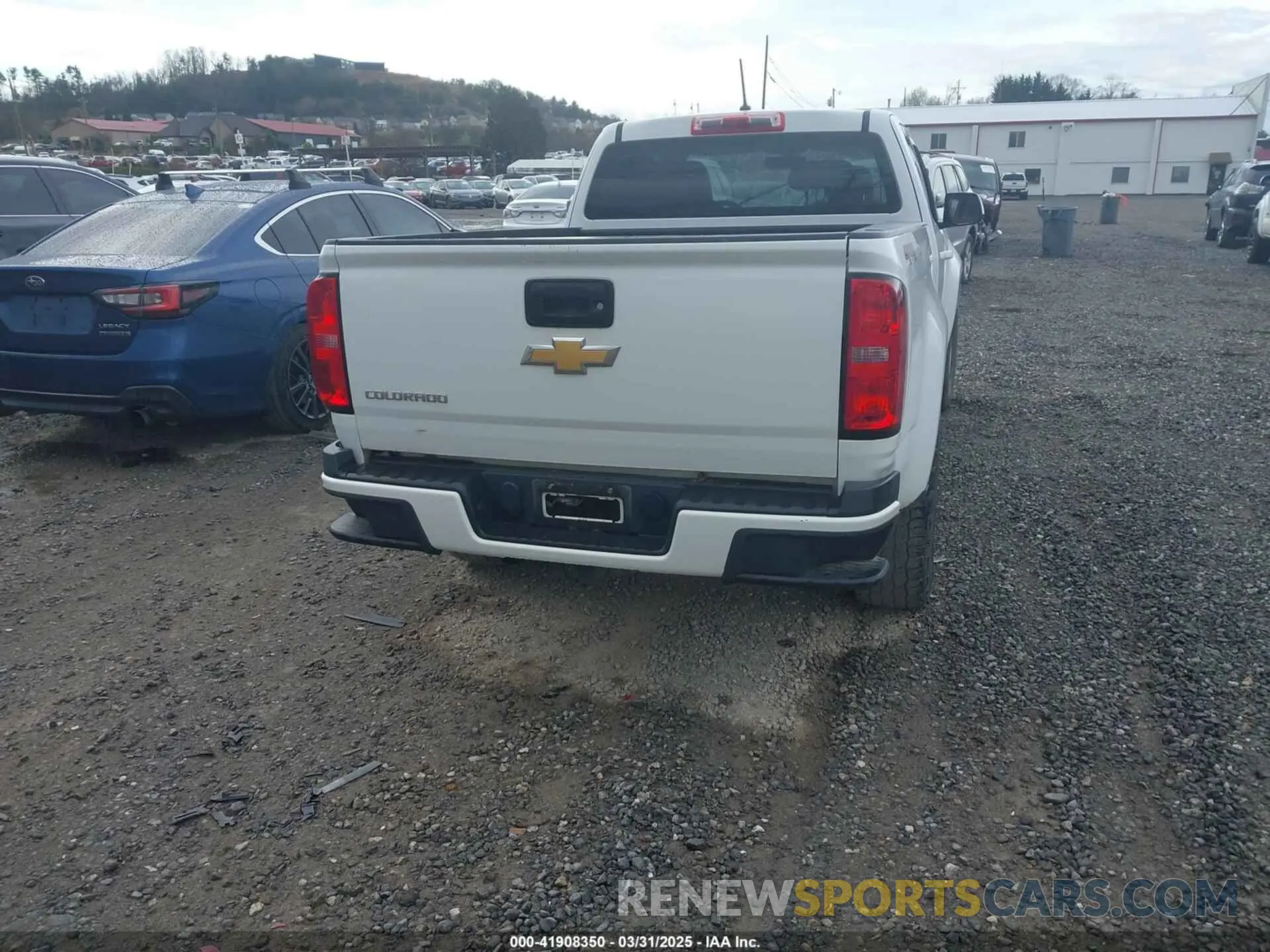 17 Photograph of a damaged car 1GCHTBEAXK1307986 CHEVROLET COLORADO 2019