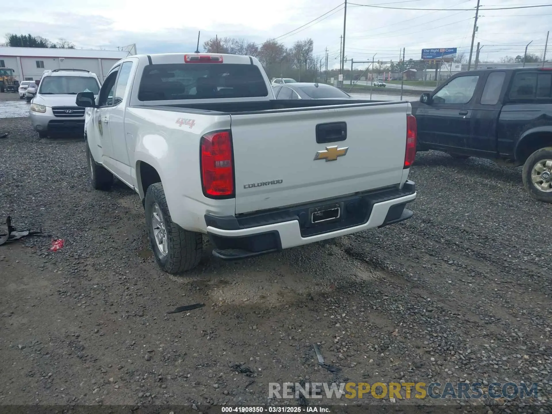 3 Photograph of a damaged car 1GCHTBEAXK1307986 CHEVROLET COLORADO 2019