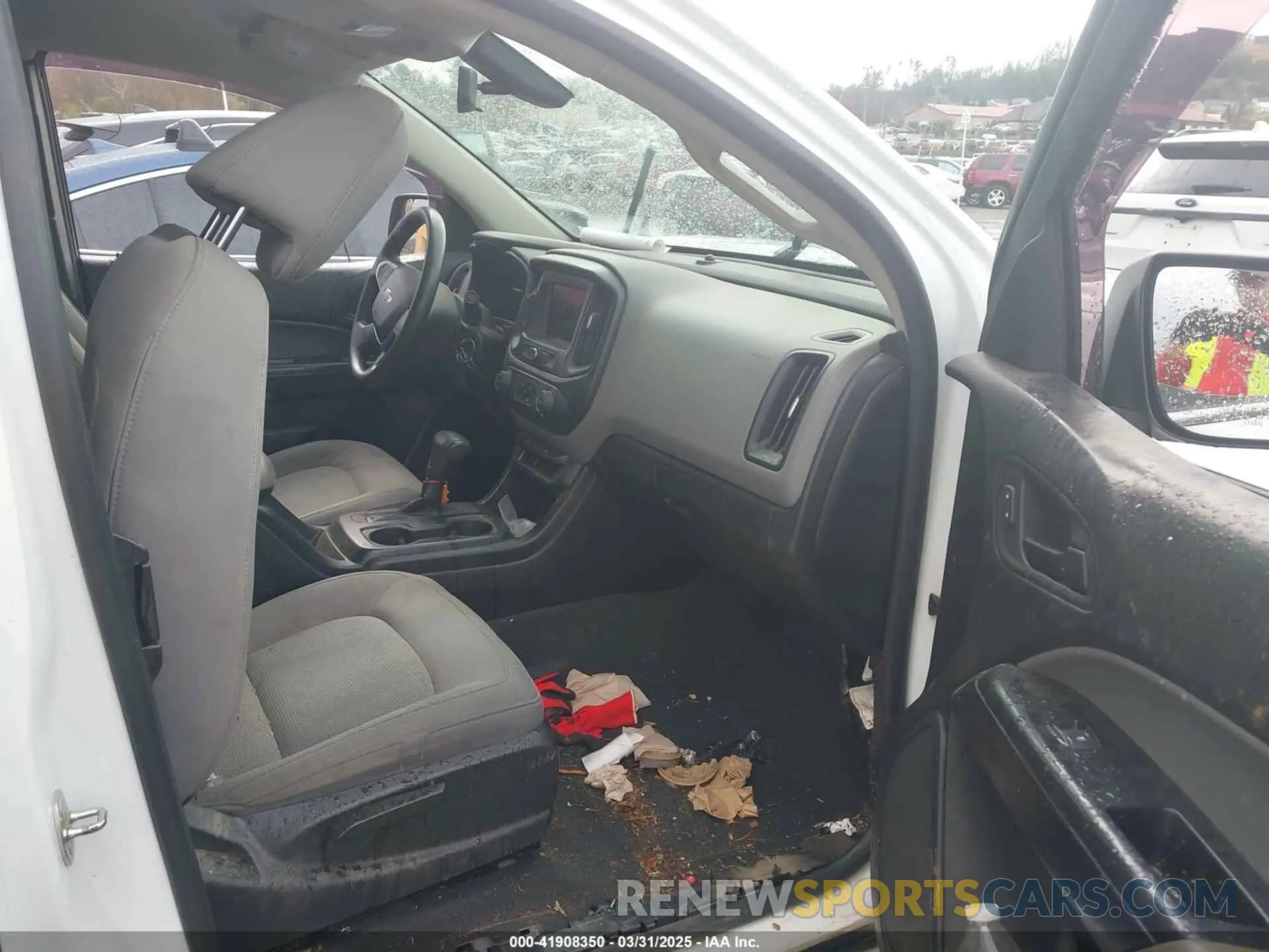 5 Photograph of a damaged car 1GCHTBEAXK1307986 CHEVROLET COLORADO 2019