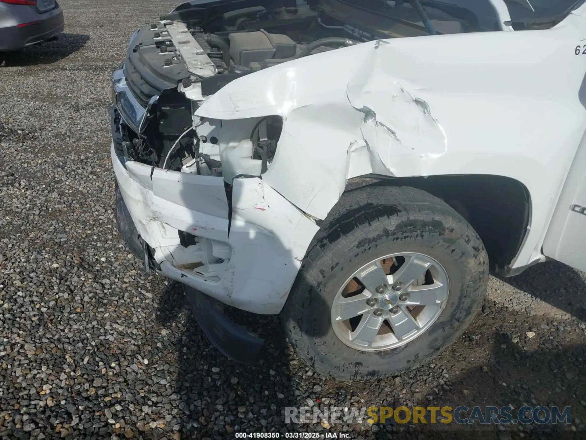 6 Photograph of a damaged car 1GCHTBEAXK1307986 CHEVROLET COLORADO 2019