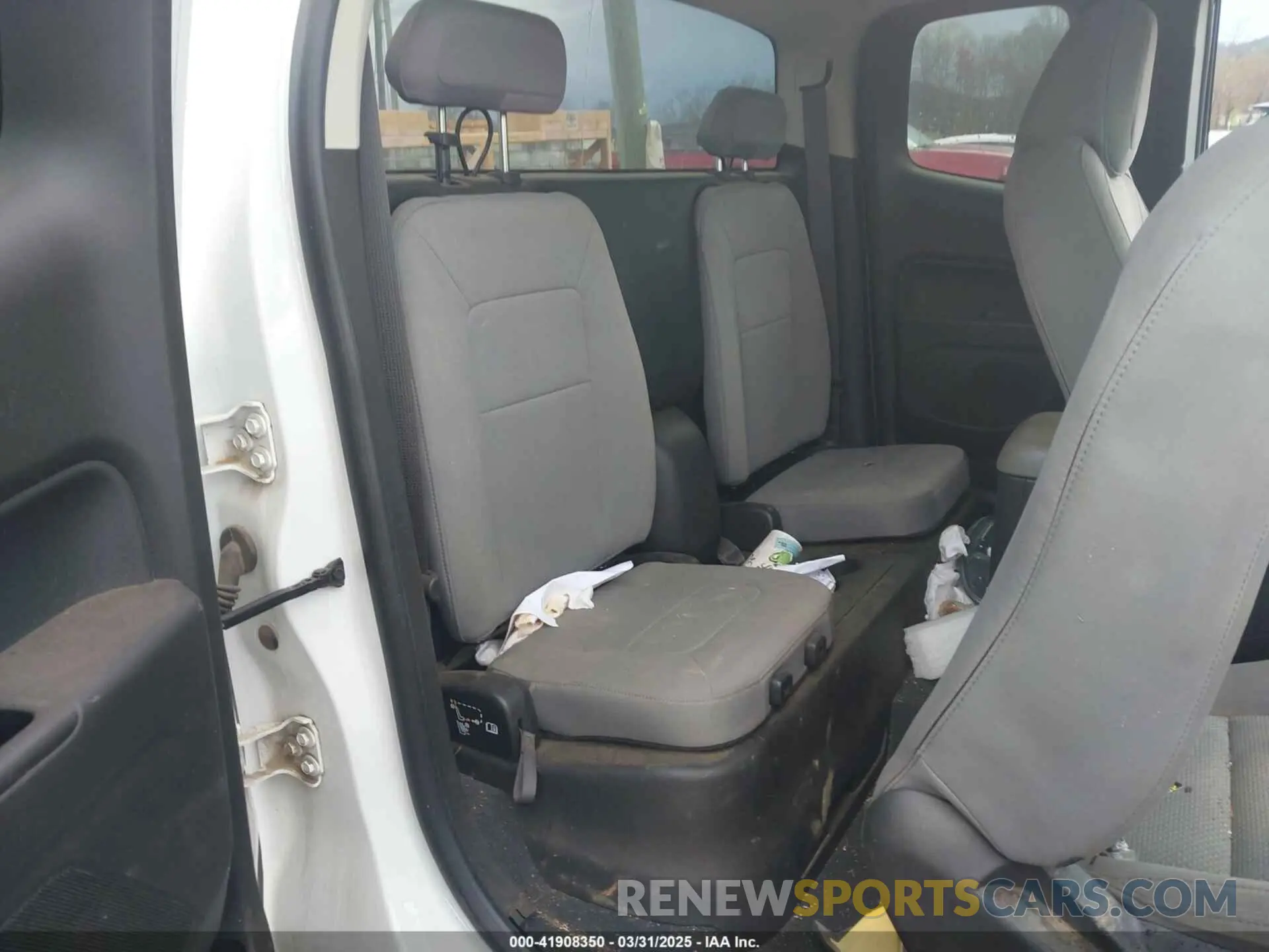 8 Photograph of a damaged car 1GCHTBEAXK1307986 CHEVROLET COLORADO 2019