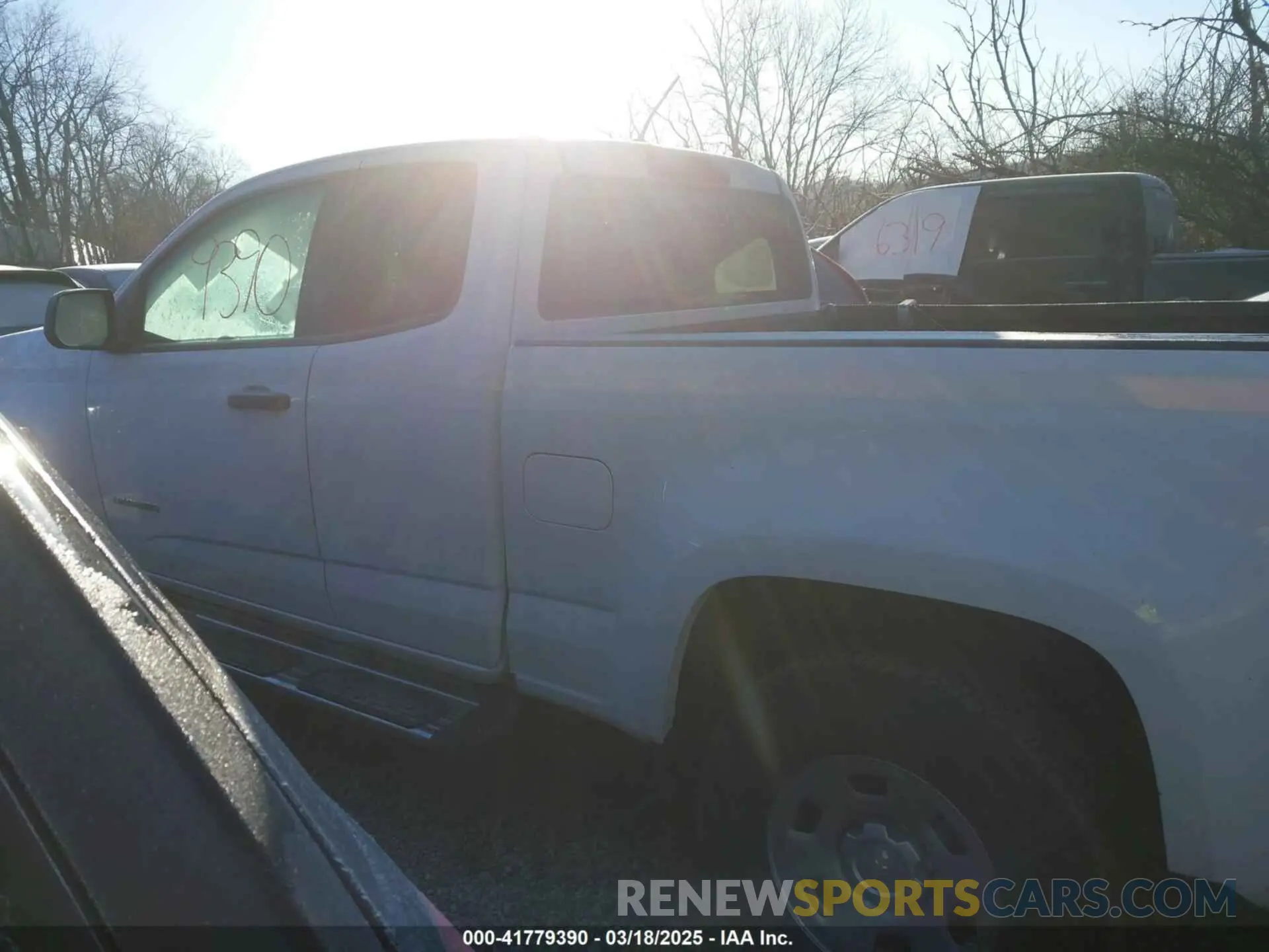 13 Photograph of a damaged car 1GCHTBEN2K1151283 CHEVROLET COLORADO 2019