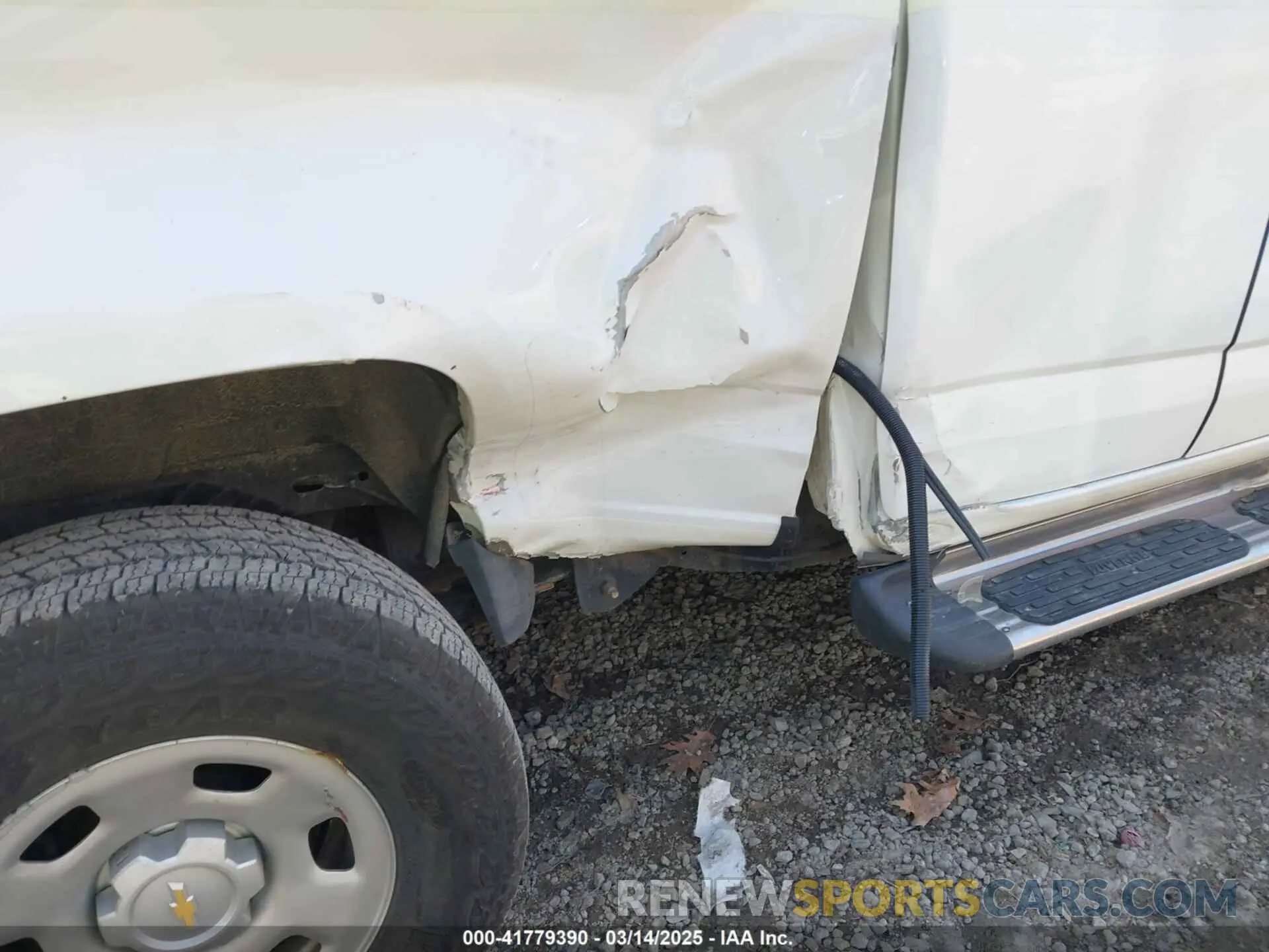 18 Photograph of a damaged car 1GCHTBEN2K1151283 CHEVROLET COLORADO 2019