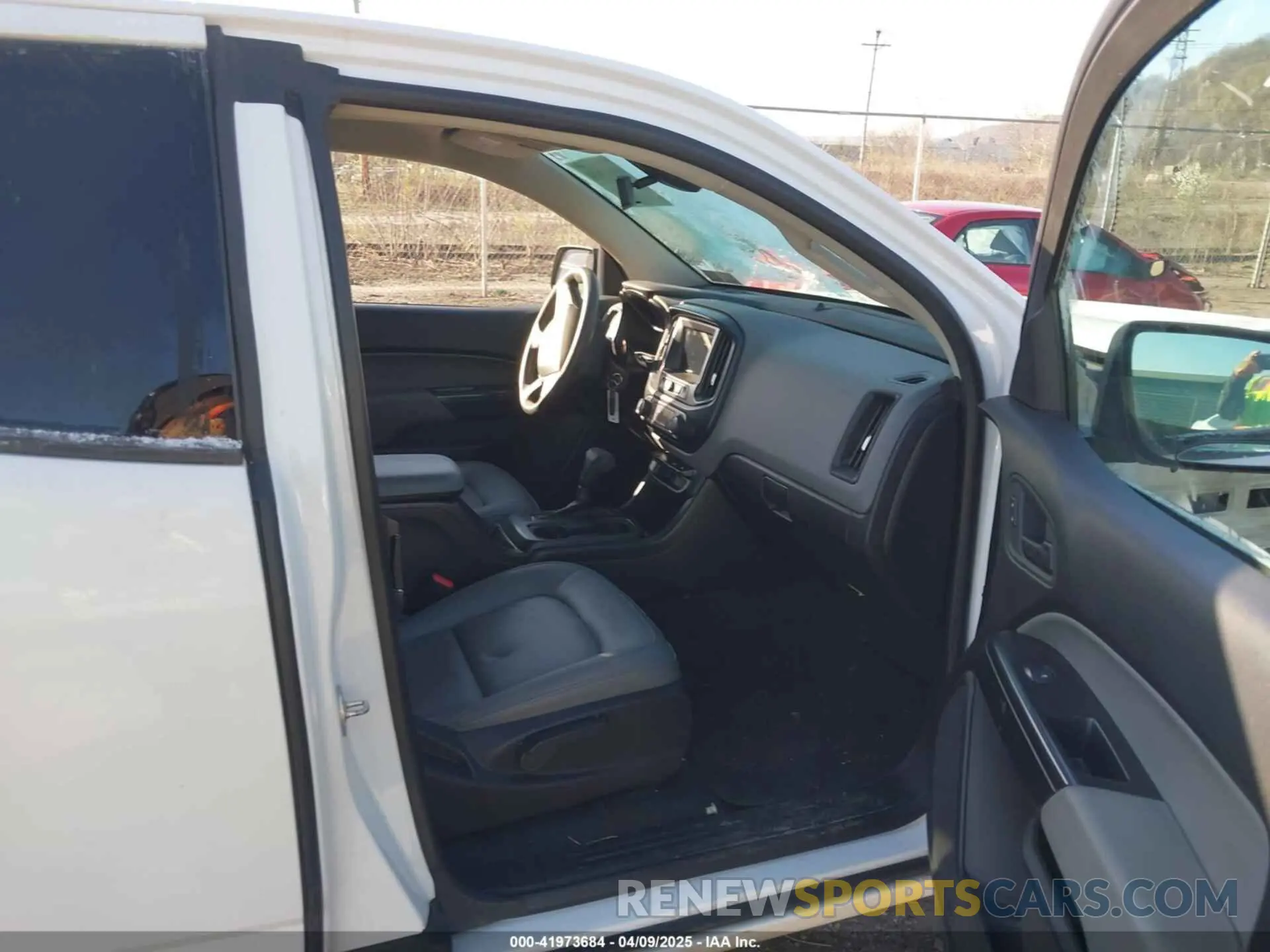 5 Photograph of a damaged car 1GCHTBEN8K1339399 CHEVROLET COLORADO 2019