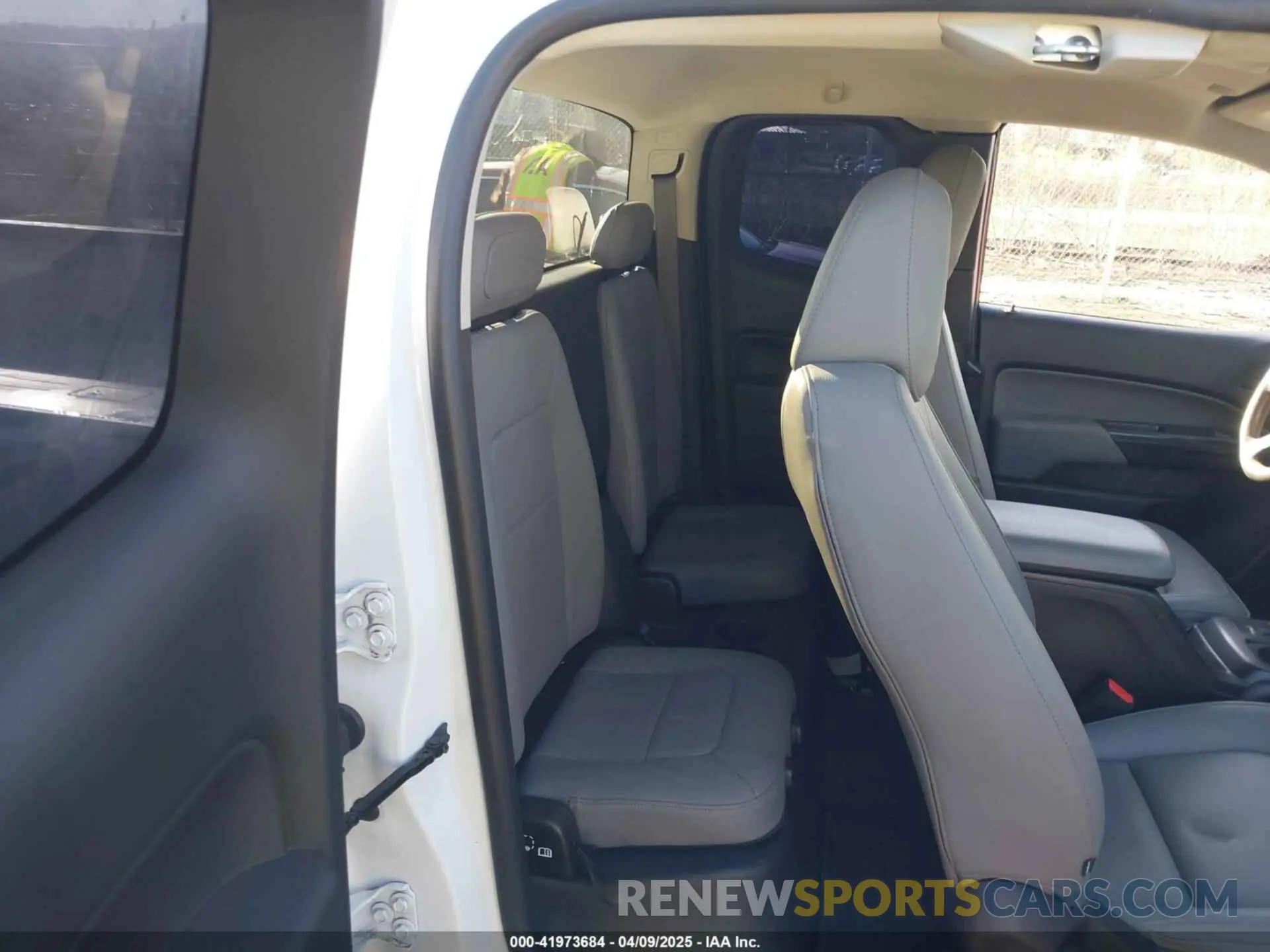 8 Photograph of a damaged car 1GCHTBEN8K1339399 CHEVROLET COLORADO 2019