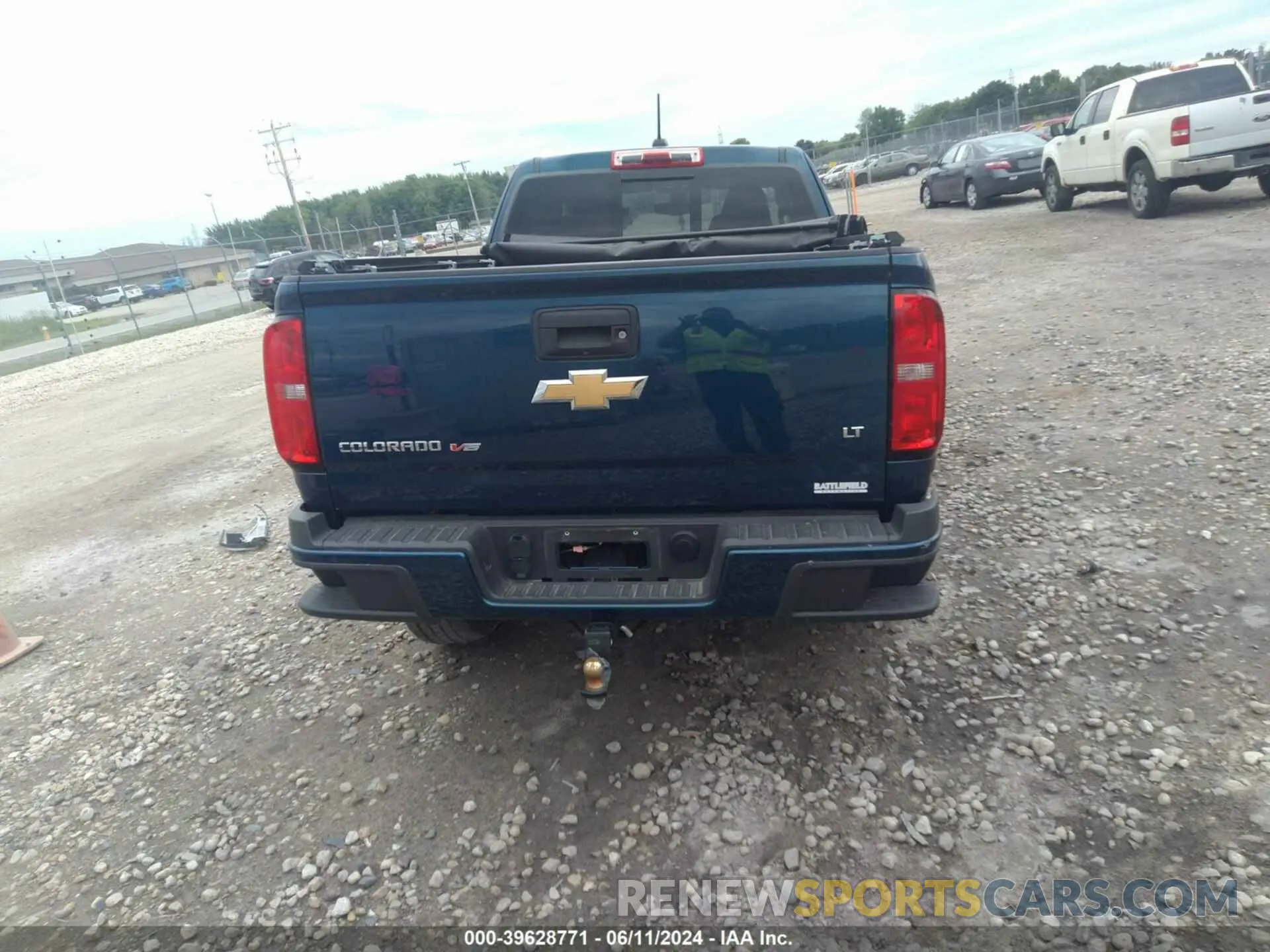 17 Photograph of a damaged car 1GCHTCEN1K1345700 CHEVROLET COLORADO 2019