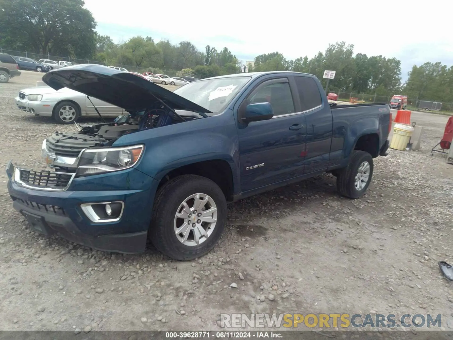 2 Photograph of a damaged car 1GCHTCEN1K1345700 CHEVROLET COLORADO 2019