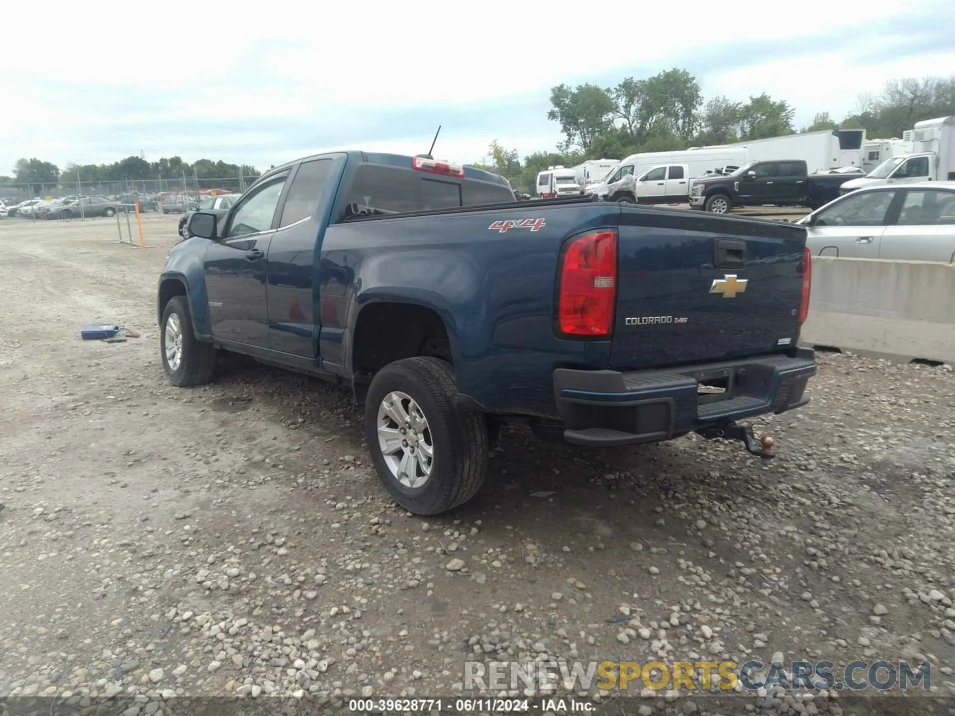 3 Photograph of a damaged car 1GCHTCEN1K1345700 CHEVROLET COLORADO 2019