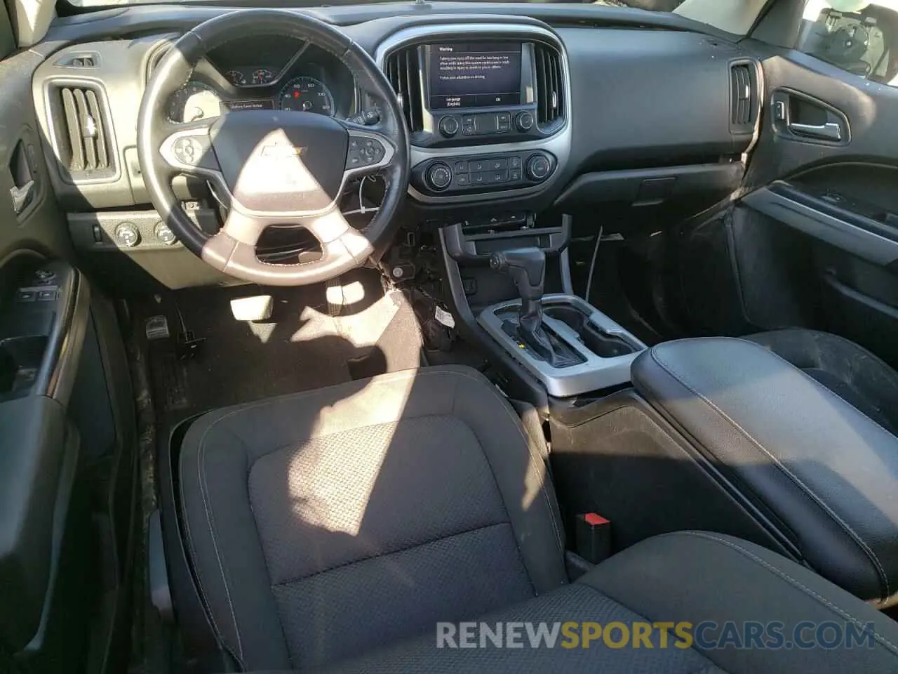 8 Photograph of a damaged car 1GCHTCEN2K1232824 CHEVROLET COLORADO 2019