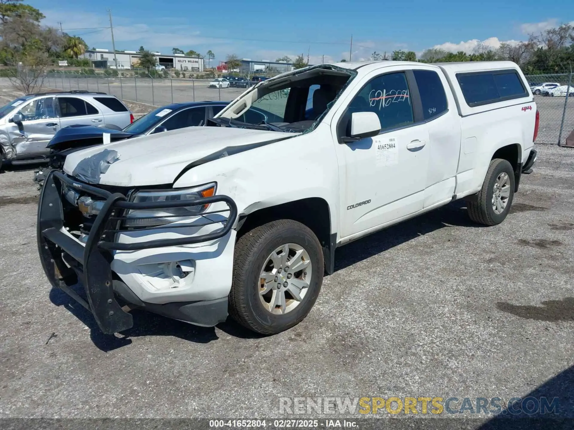 2 Photograph of a damaged car 1GCHTCEN4K1175283 CHEVROLET COLORADO 2019