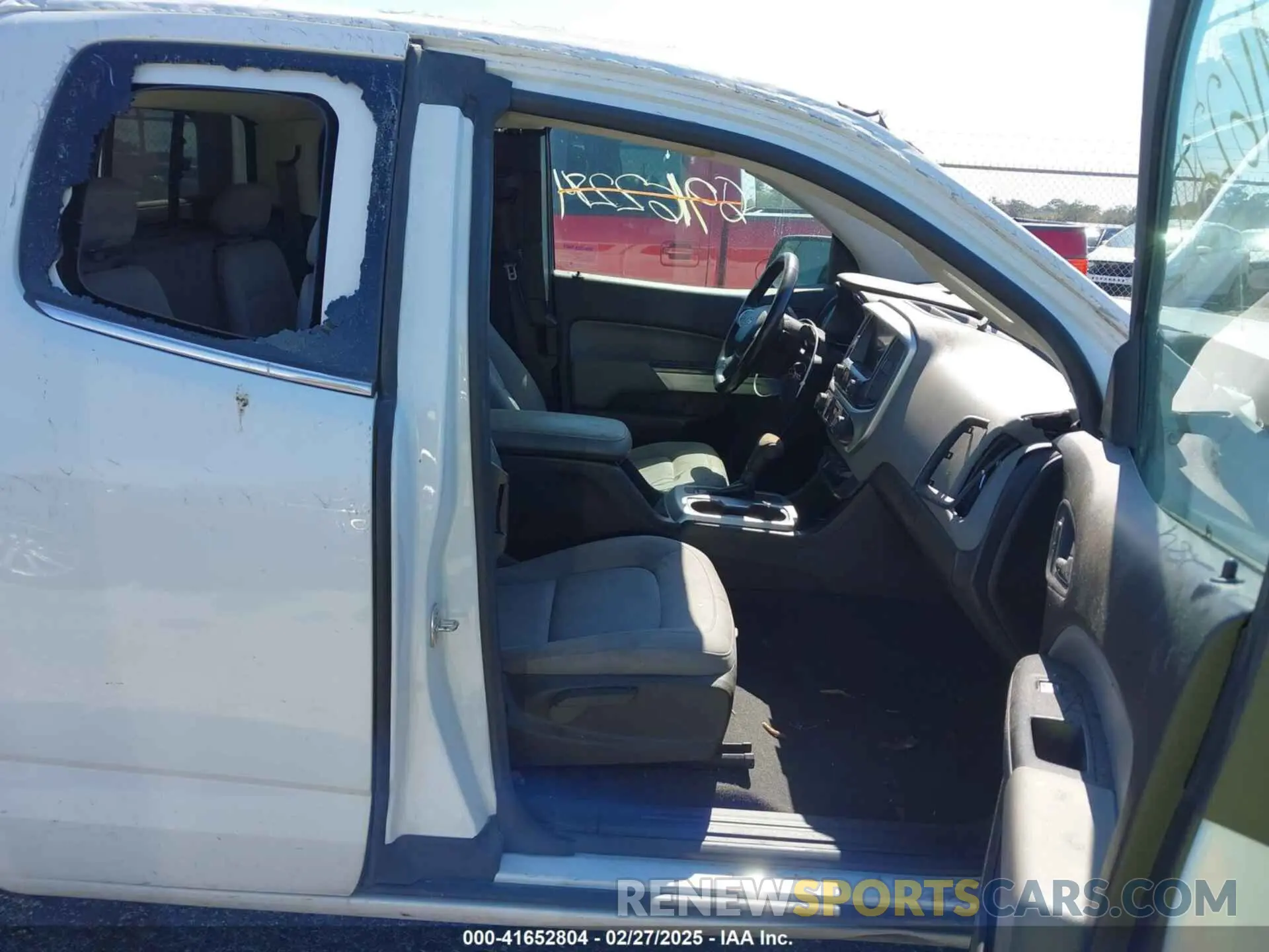 5 Photograph of a damaged car 1GCHTCEN4K1175283 CHEVROLET COLORADO 2019