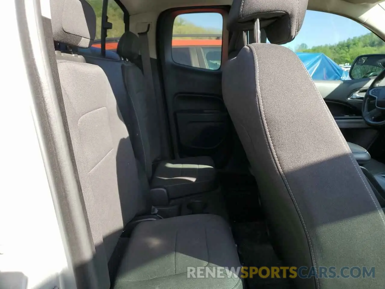 10 Photograph of a damaged car 1GCHTCEN4K1318510 CHEVROLET COLORADO 2019