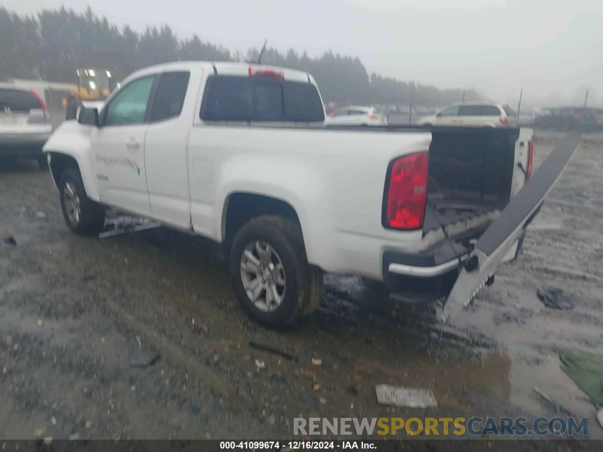 3 Photograph of a damaged car 1GCHTCEN6K1140471 CHEVROLET COLORADO 2019