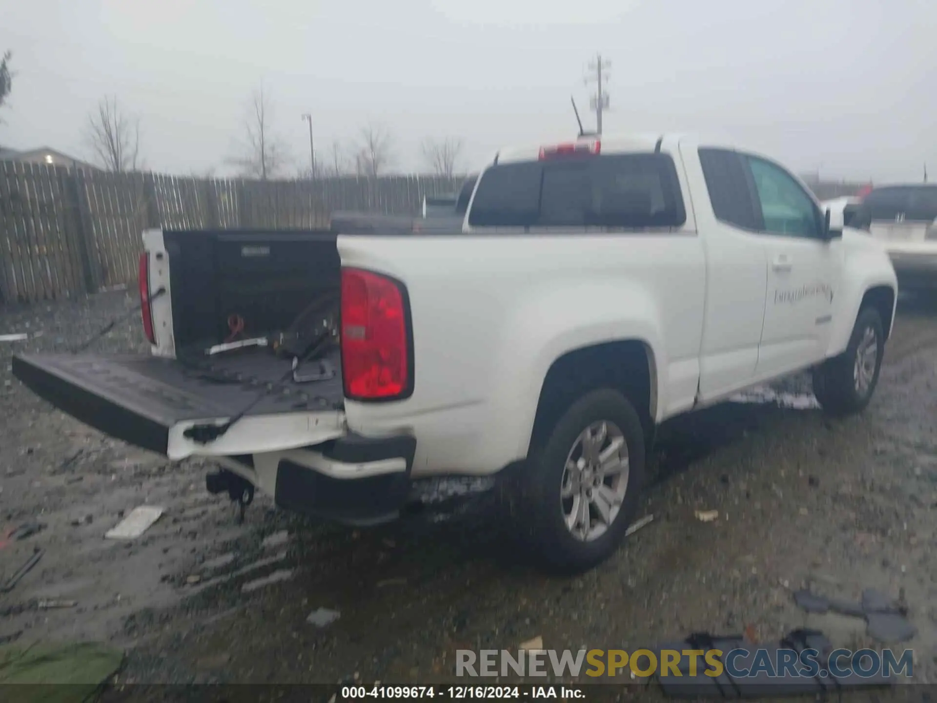 4 Photograph of a damaged car 1GCHTCEN6K1140471 CHEVROLET COLORADO 2019