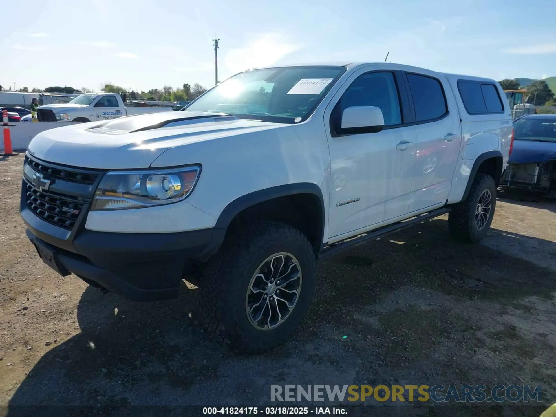 2 Photograph of a damaged car 1GCPTEE15K1191030 CHEVROLET COLORADO 2019