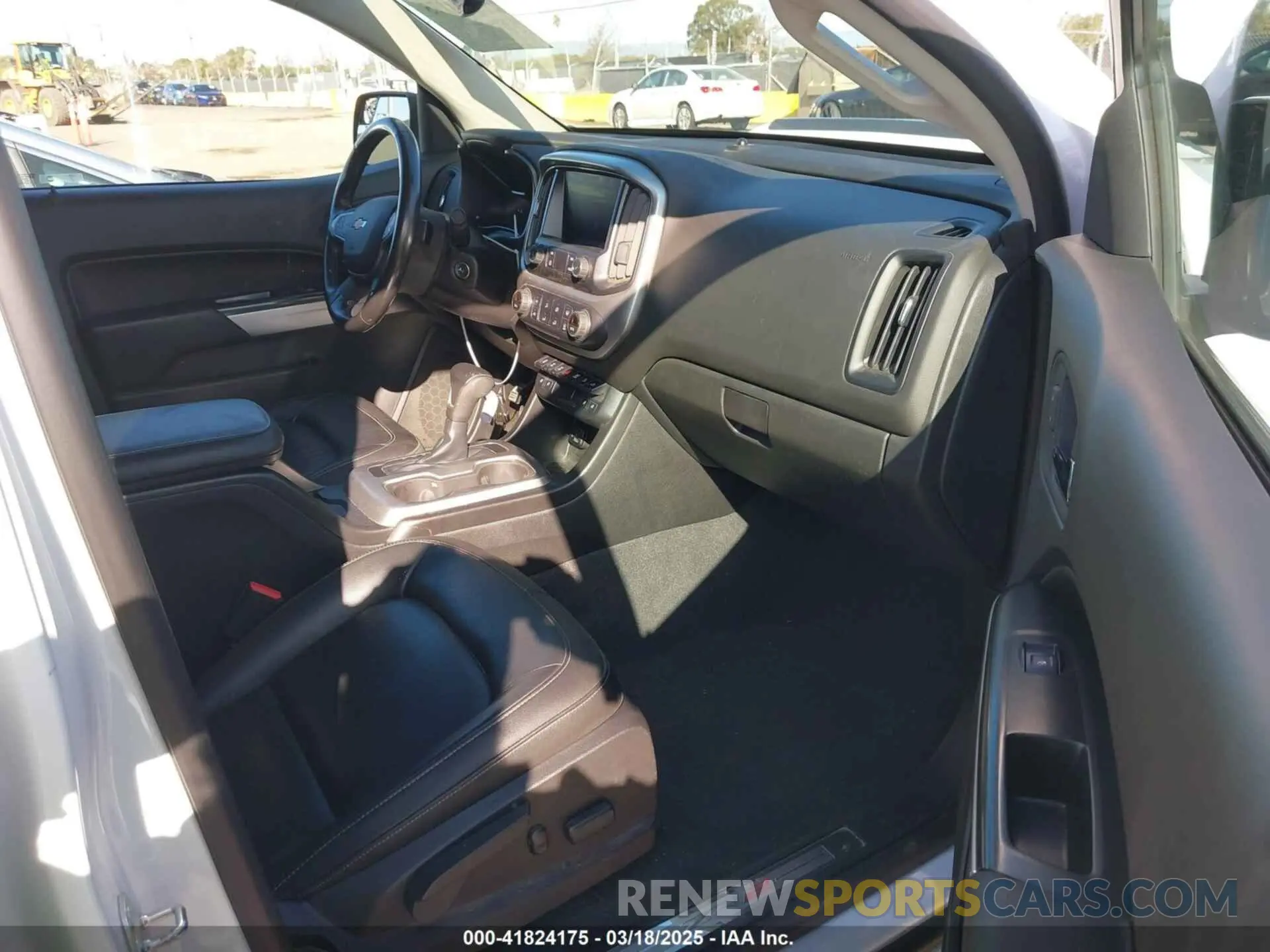 5 Photograph of a damaged car 1GCPTEE15K1191030 CHEVROLET COLORADO 2019