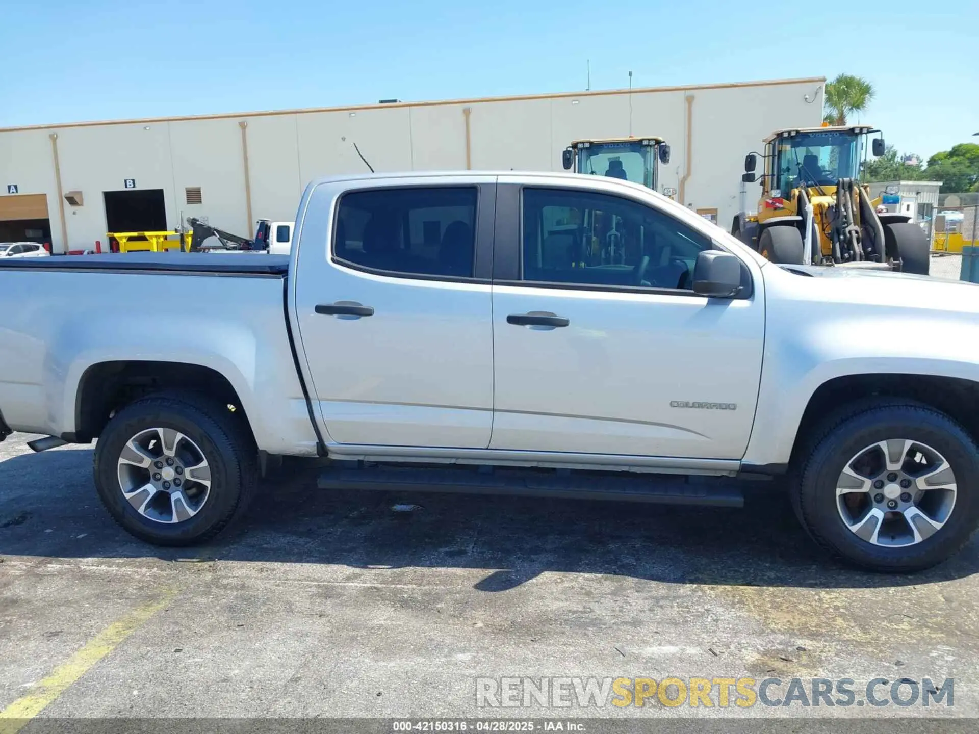 13 Photograph of a damaged car 1GCGSBEA1L1105425 CHEVROLET COLORADO 2020