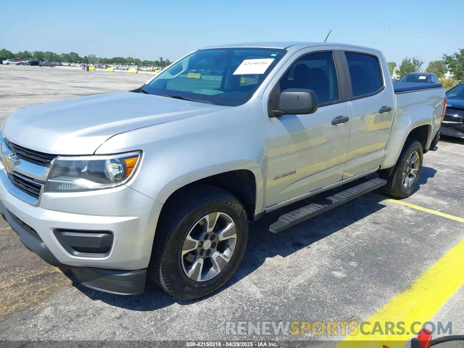 2 Photograph of a damaged car 1GCGSBEA1L1105425 CHEVROLET COLORADO 2020