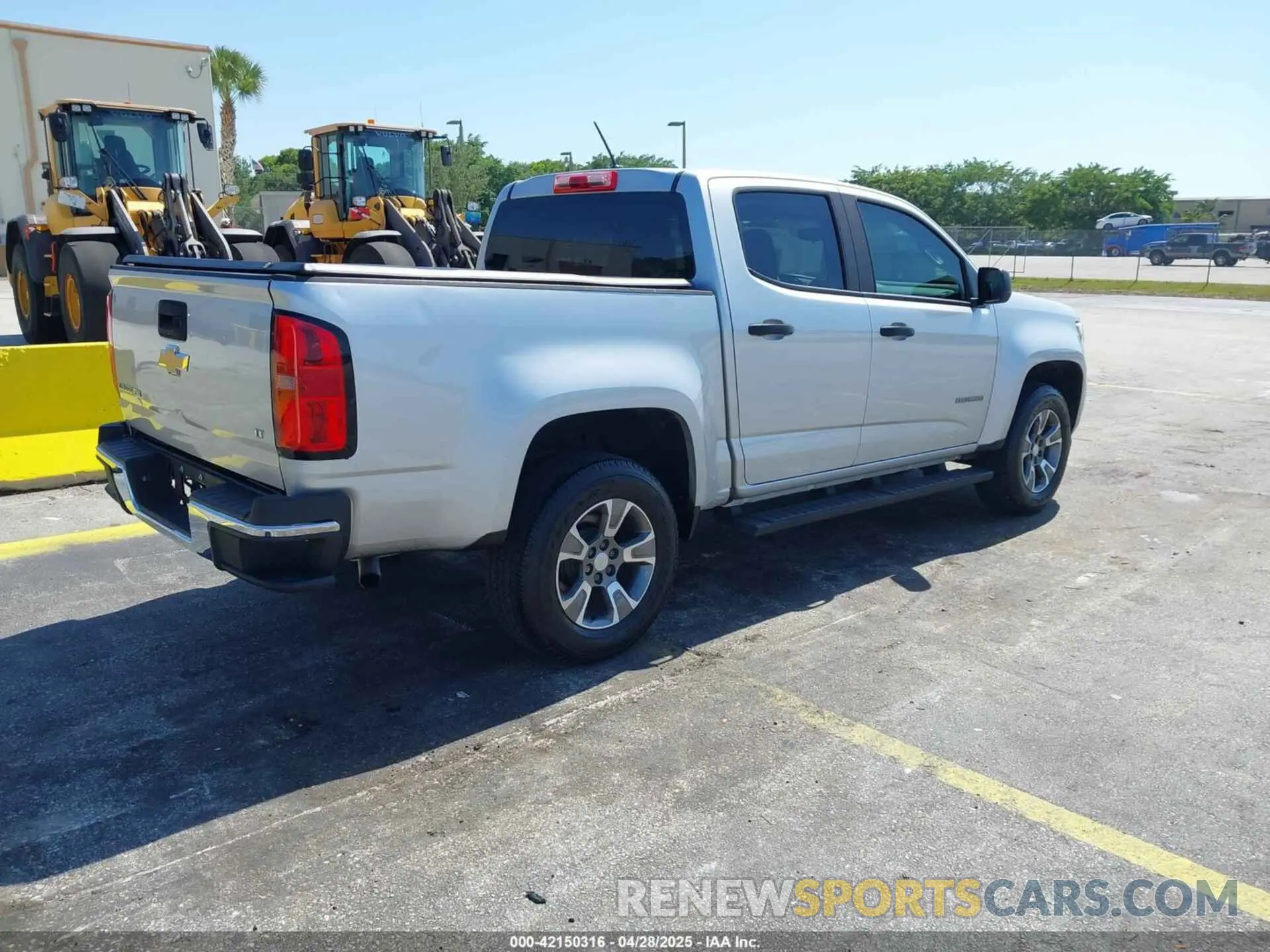 4 Photograph of a damaged car 1GCGSBEA1L1105425 CHEVROLET COLORADO 2020