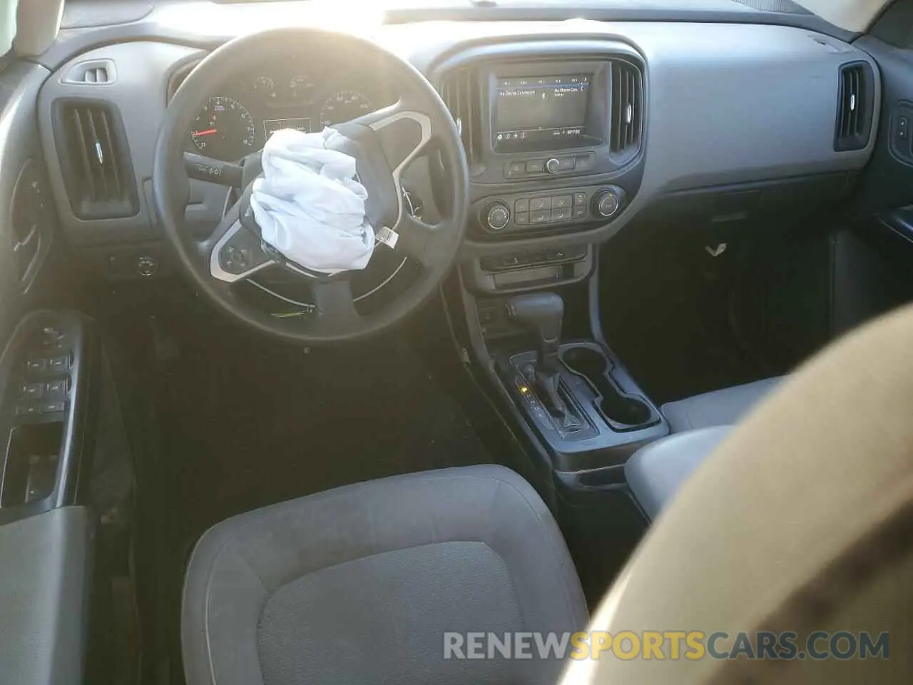 8 Photograph of a damaged car 1GCGSBEA6L1102150 CHEVROLET COLORADO 2020