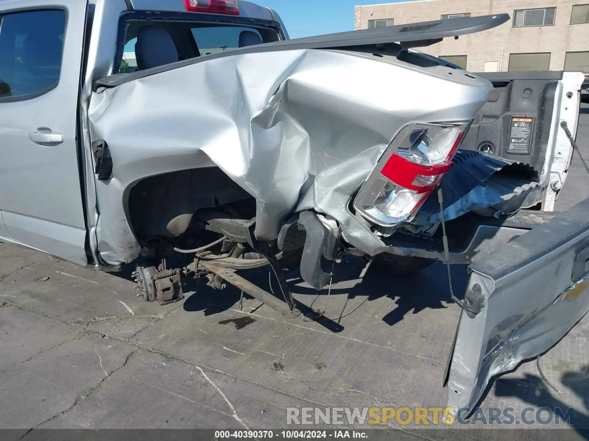 17 Photograph of a damaged car 1GCGSBEN0L1209889 CHEVROLET COLORADO 2020