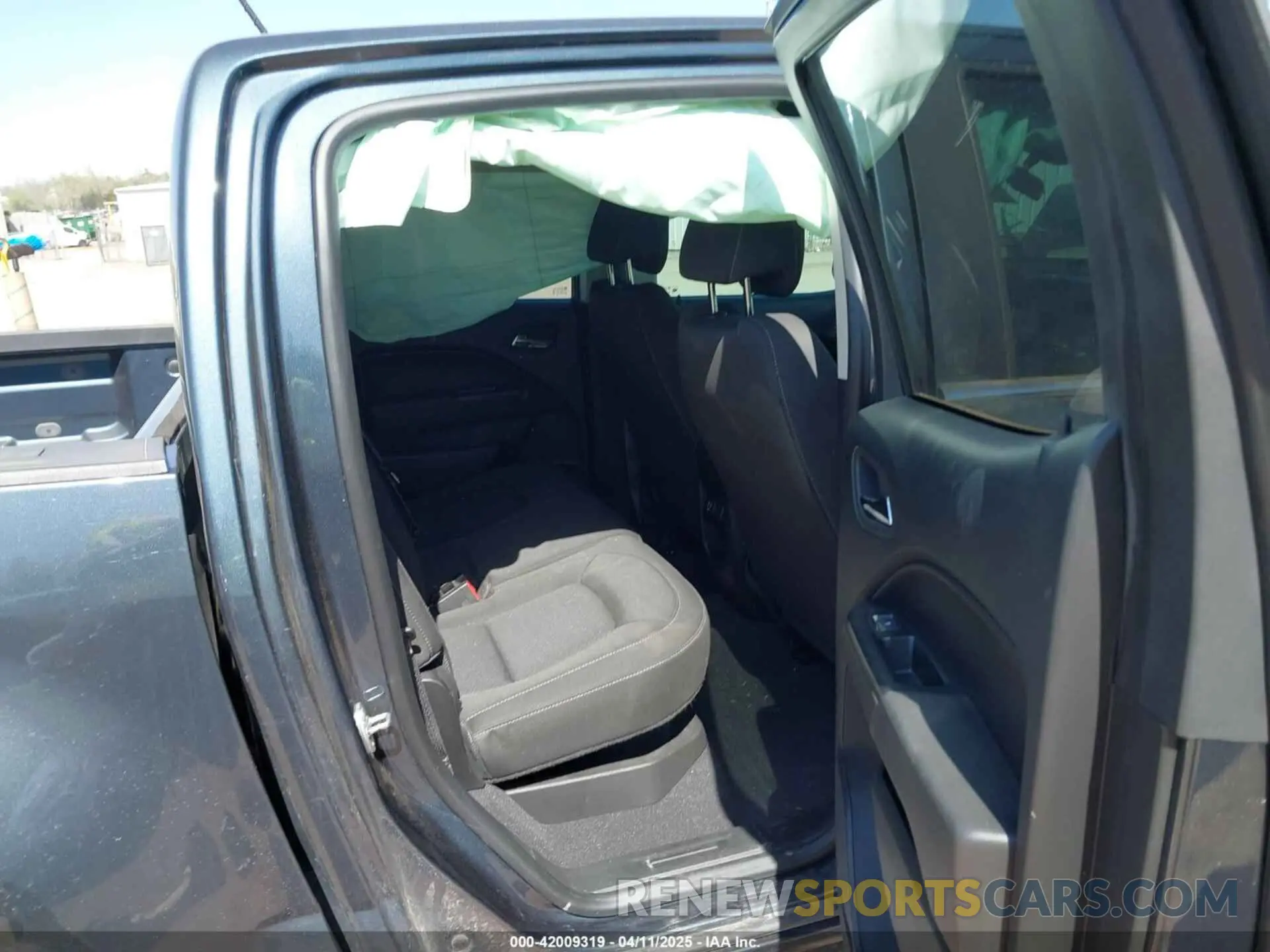 8 Photograph of a damaged car 1GCGSCEA9L1105629 CHEVROLET COLORADO 2020