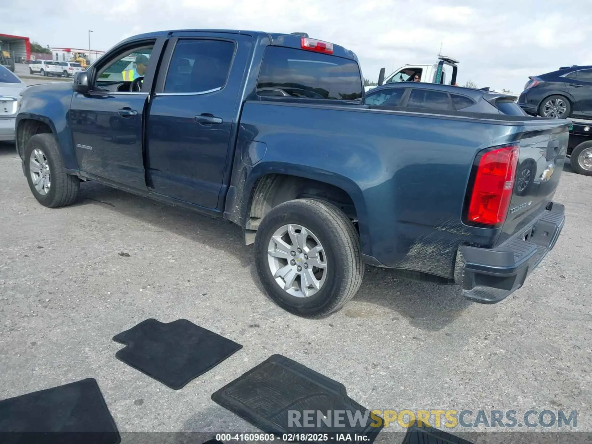 3 Photograph of a damaged car 1GCGSCEN1L1159414 CHEVROLET COLORADO 2020