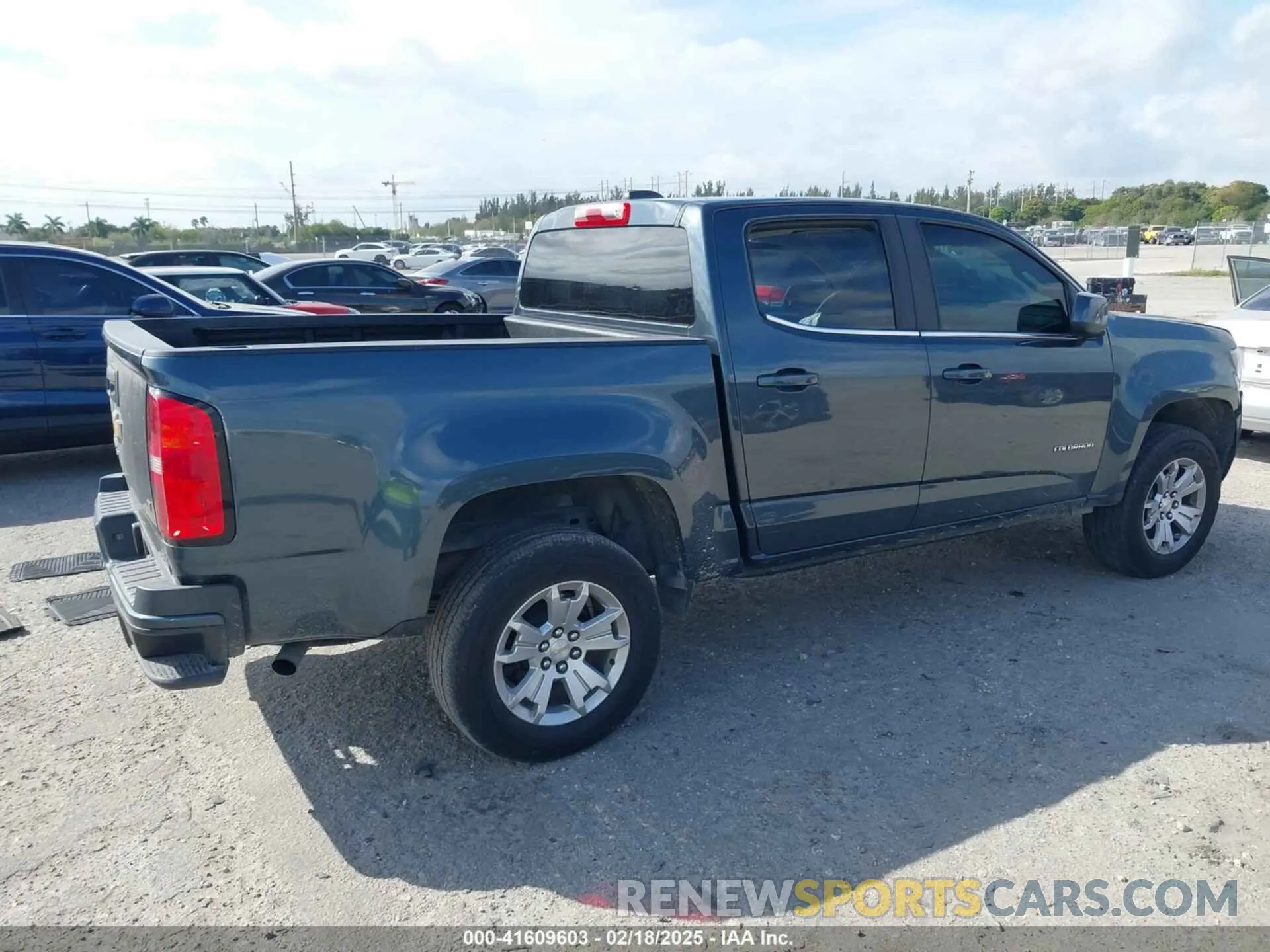 4 Photograph of a damaged car 1GCGSCEN1L1159414 CHEVROLET COLORADO 2020