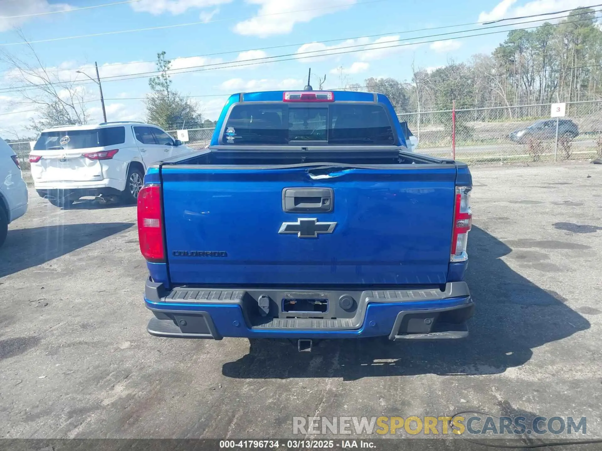 17 Photograph of a damaged car 1GCGSCEN3L1214610 CHEVROLET COLORADO 2020
