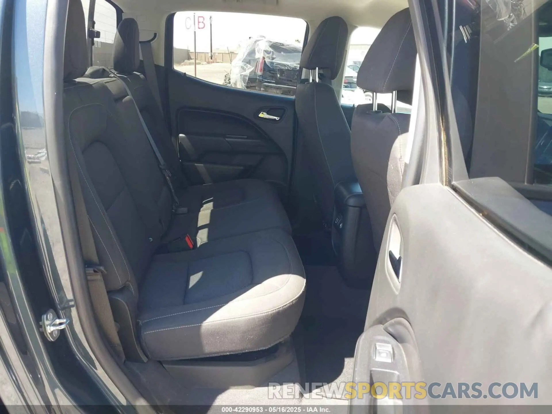 8 Photograph of a damaged car 1GCGSCEN9L1109361 CHEVROLET COLORADO 2020