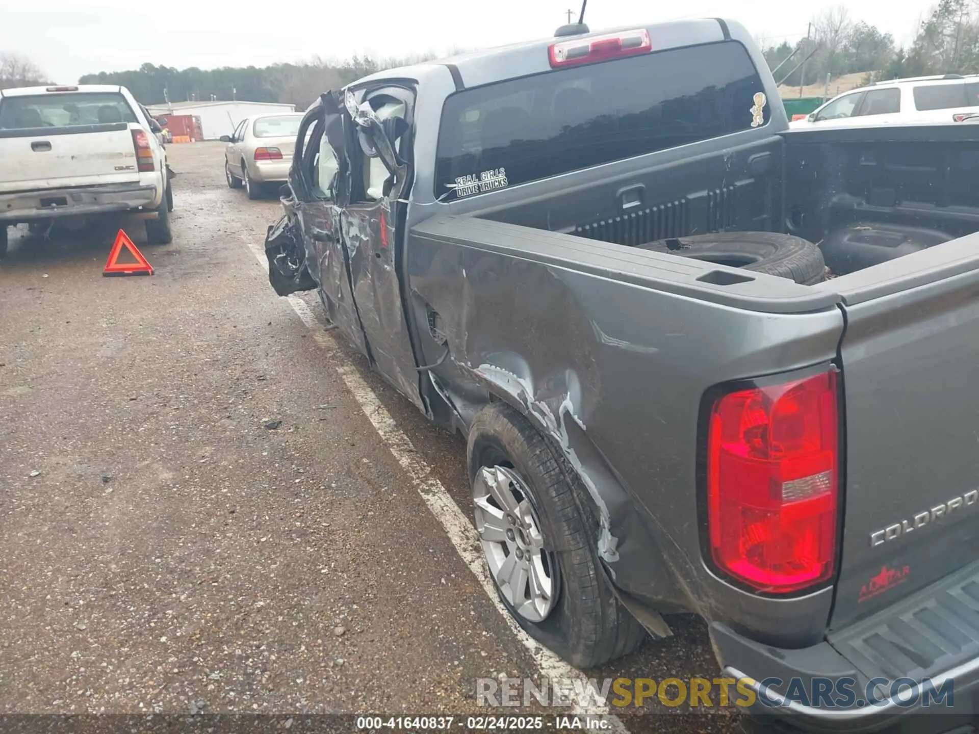 19 Photograph of a damaged car 1GCGSCEN9L1123390 CHEVROLET COLORADO 2020