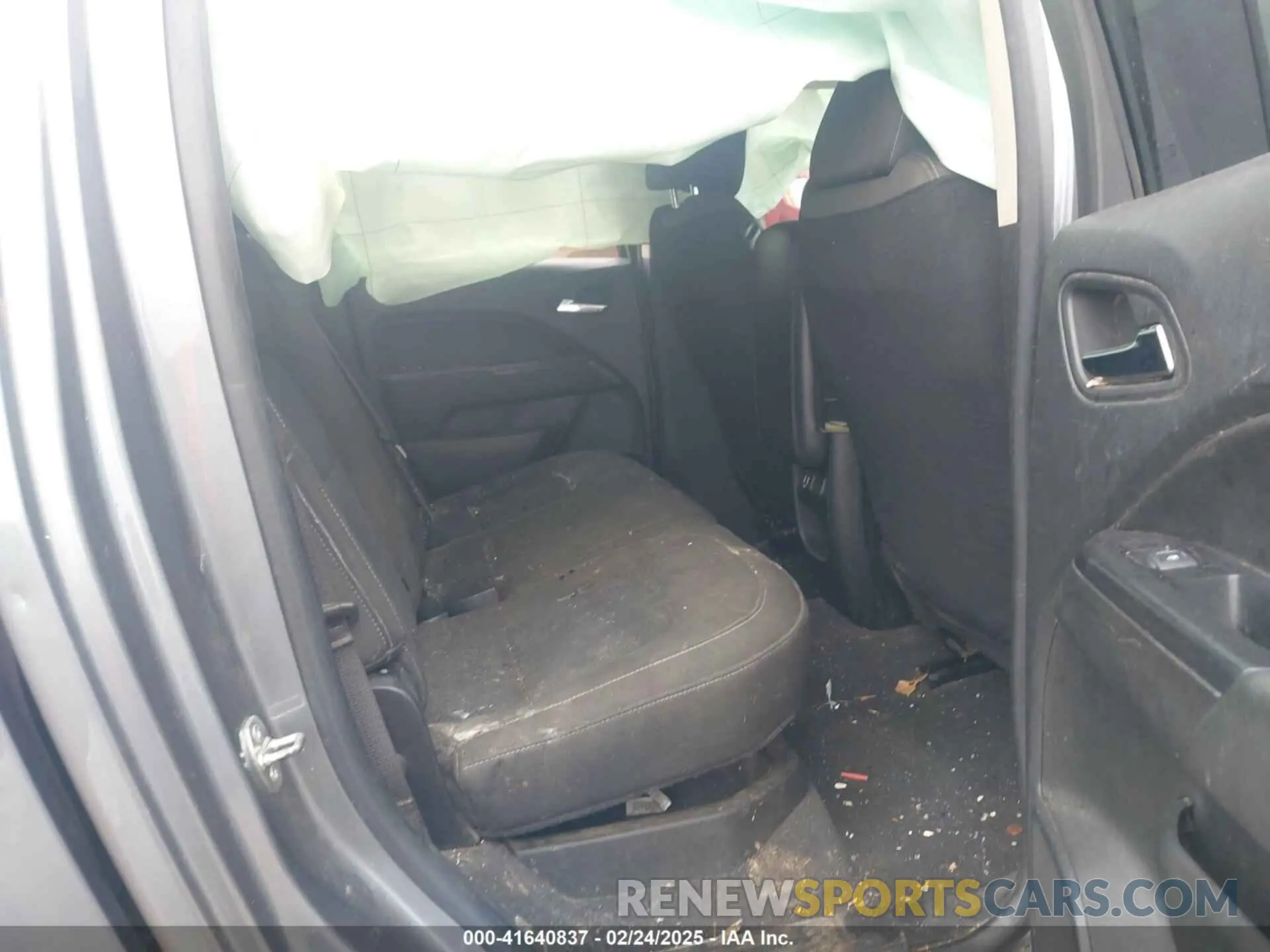 8 Photograph of a damaged car 1GCGSCEN9L1123390 CHEVROLET COLORADO 2020